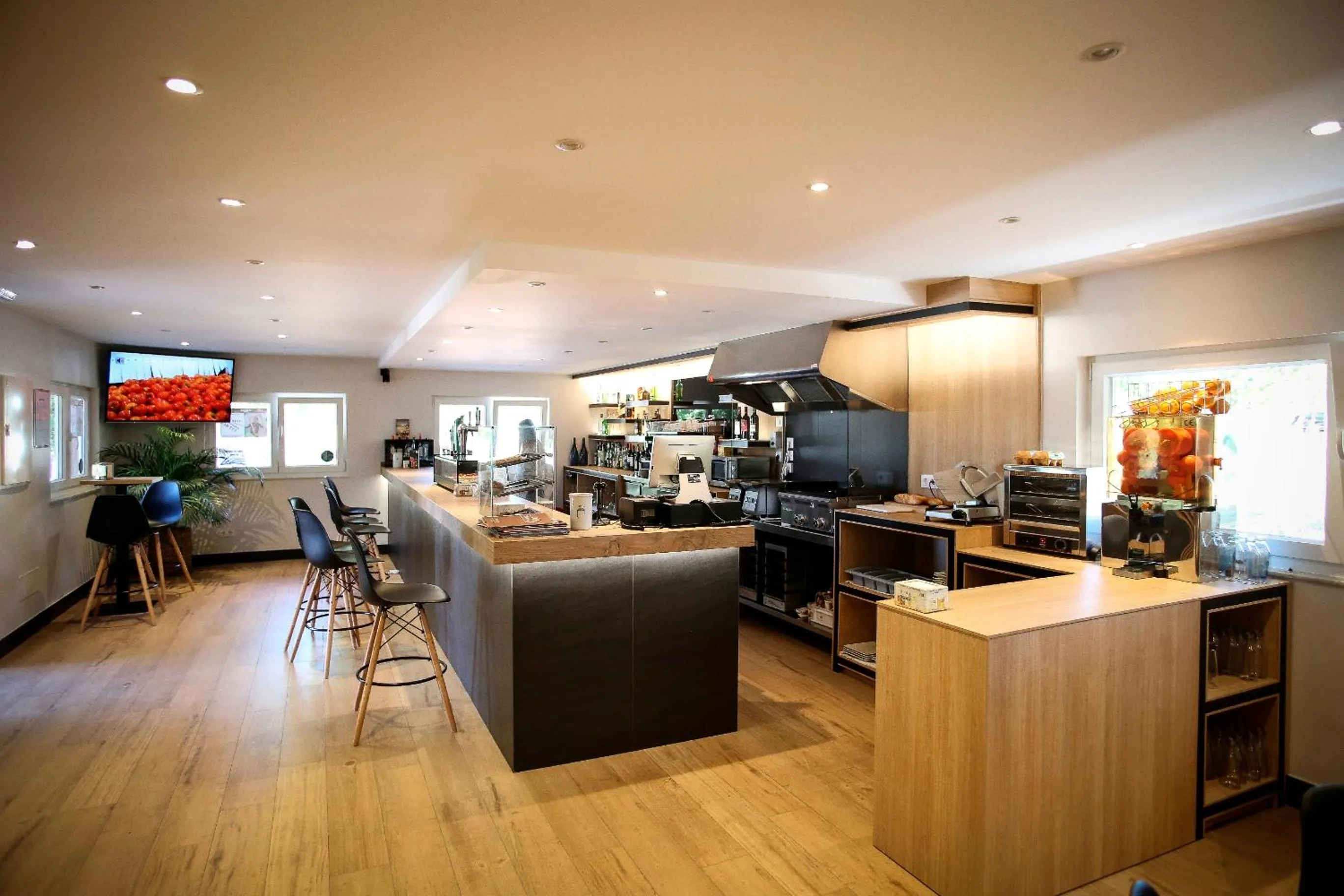 Lounge or bar in Bungalows y Mobil Homes Camping Regio