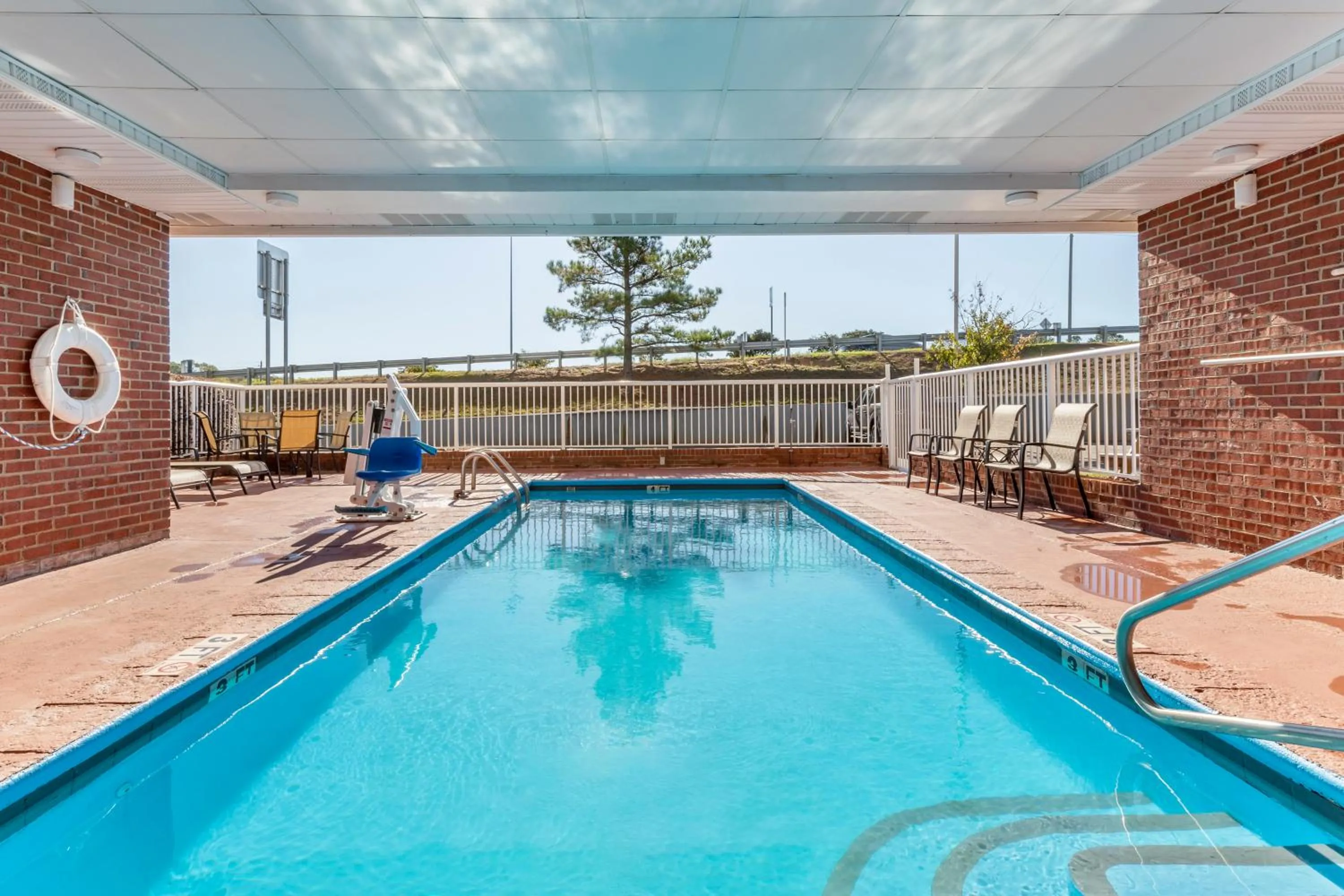 Swimming pool in Country Inn & Suites by Radisson, Lumberton, NC