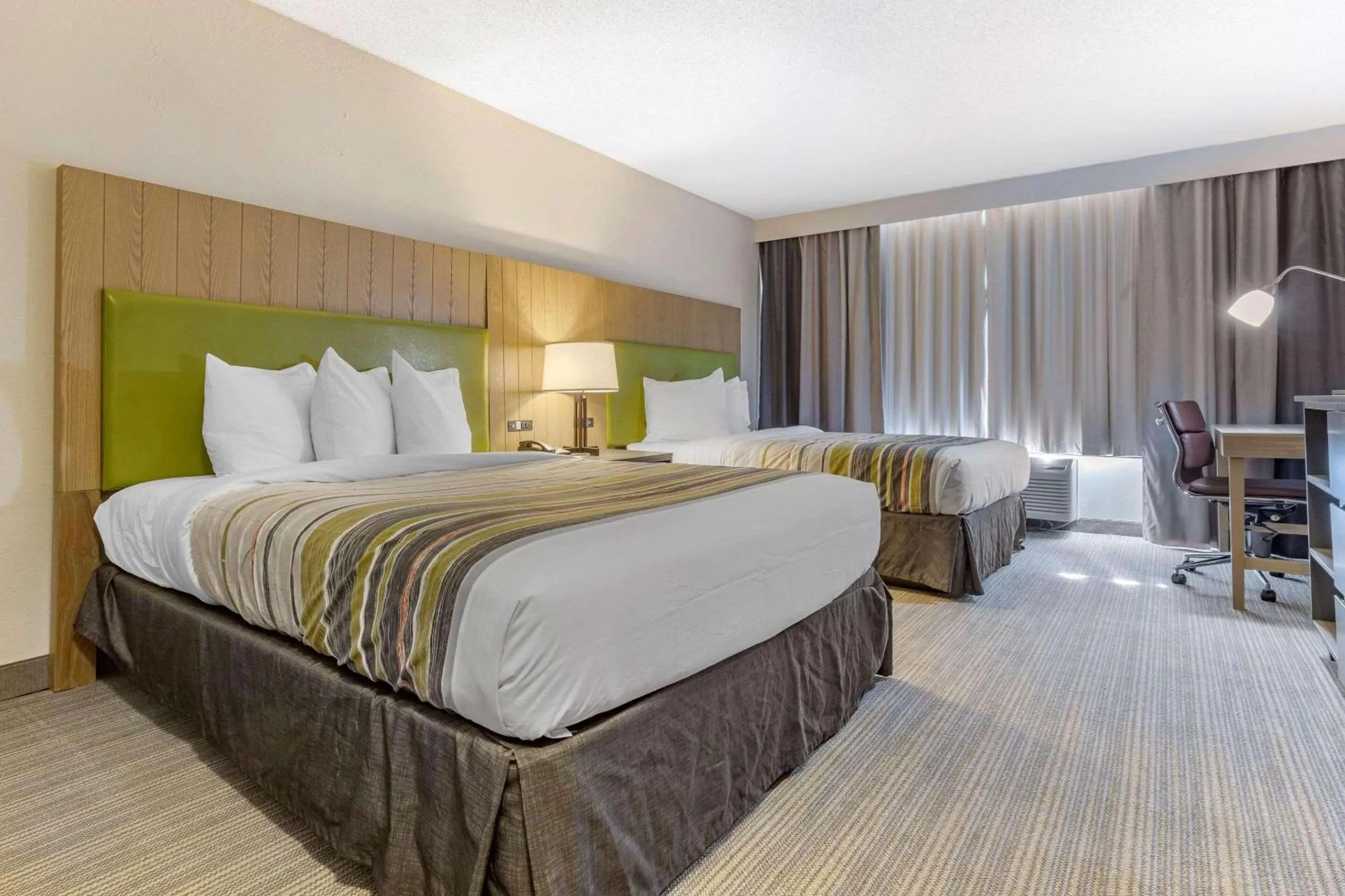 Bedroom, Bed in Country Inn & Suites by Radisson, Lumberton, NC