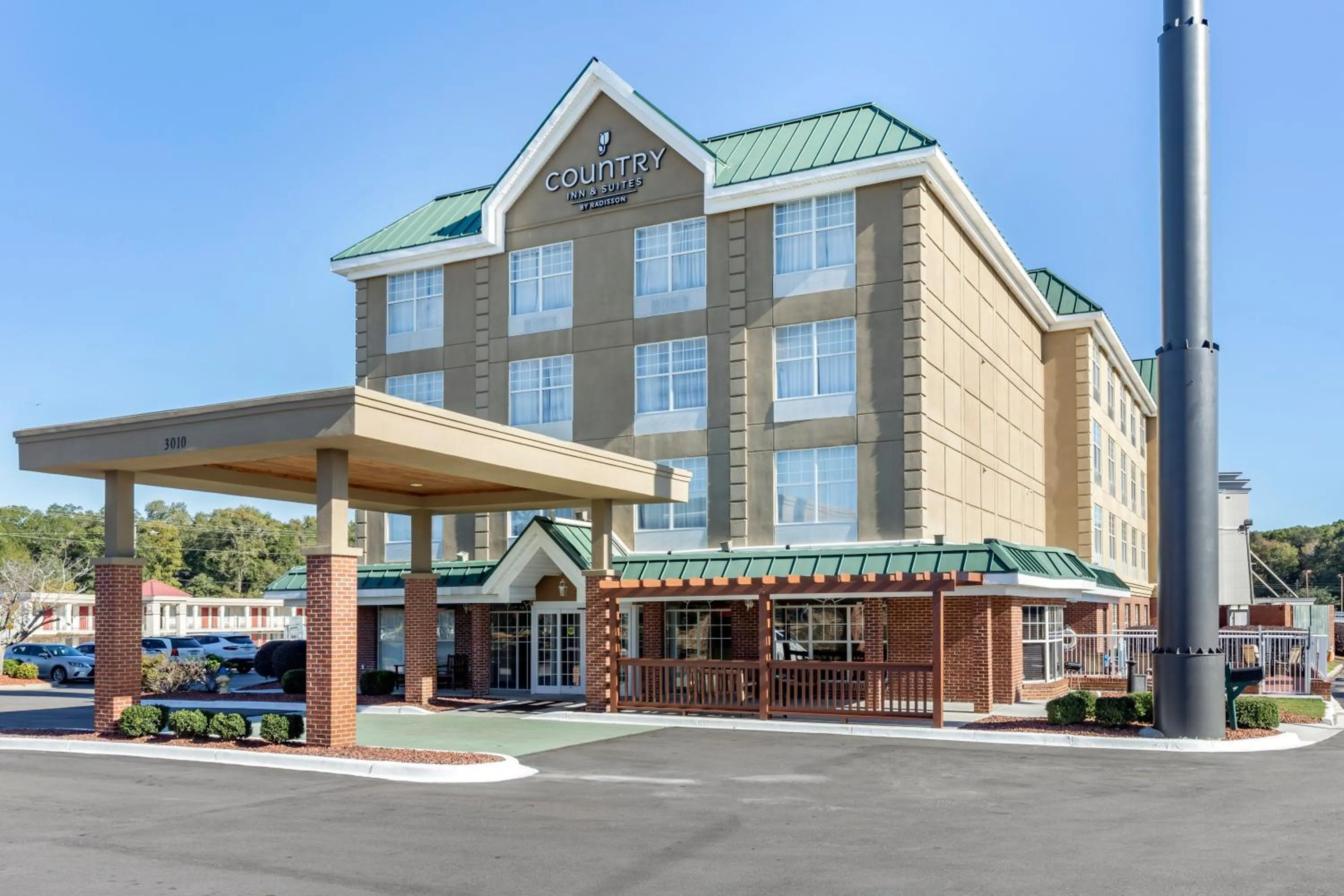 Property building in Country Inn & Suites by Radisson, Lumberton, NC