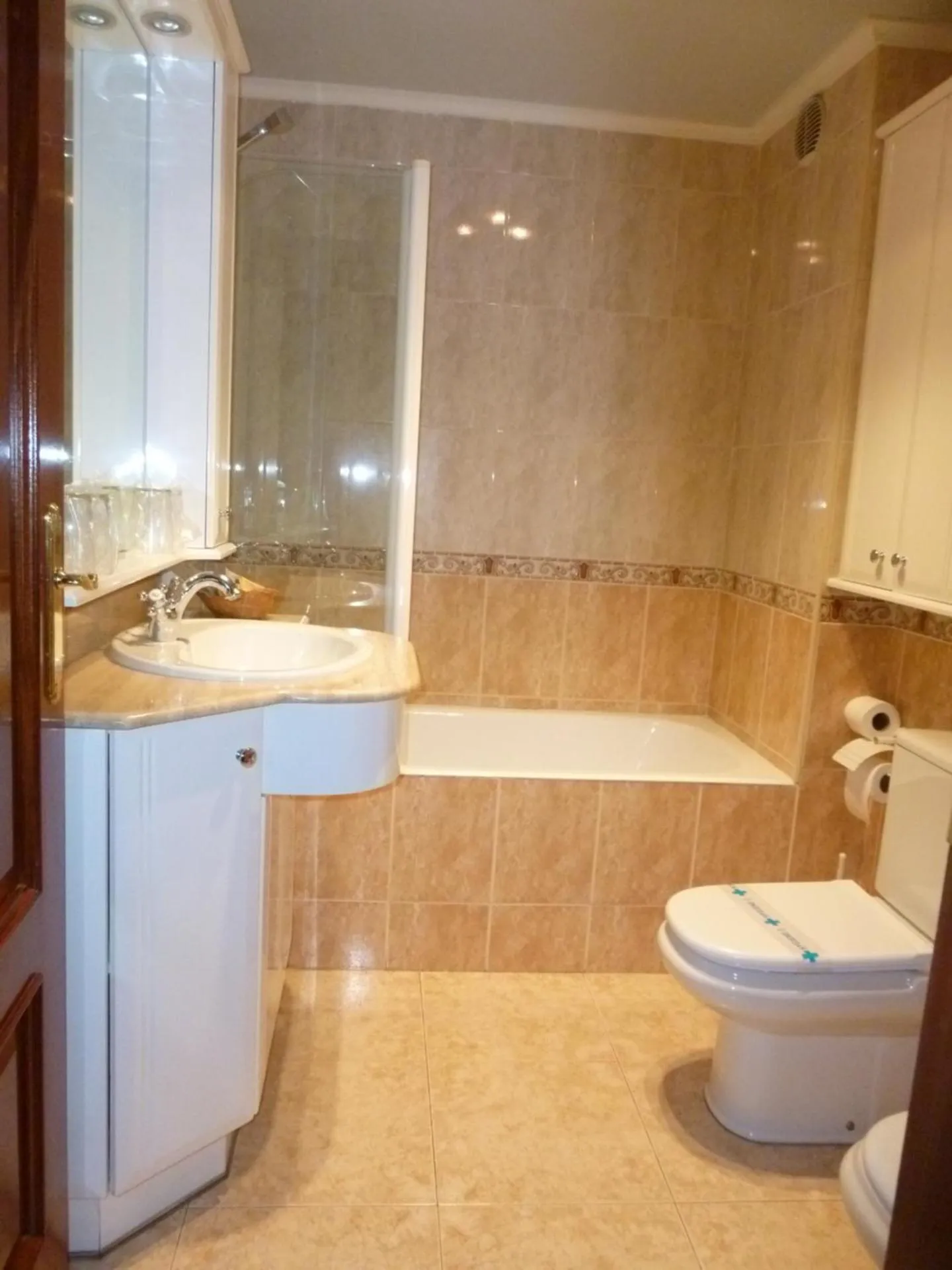 Shower in Hostal Ciudad de Nájera