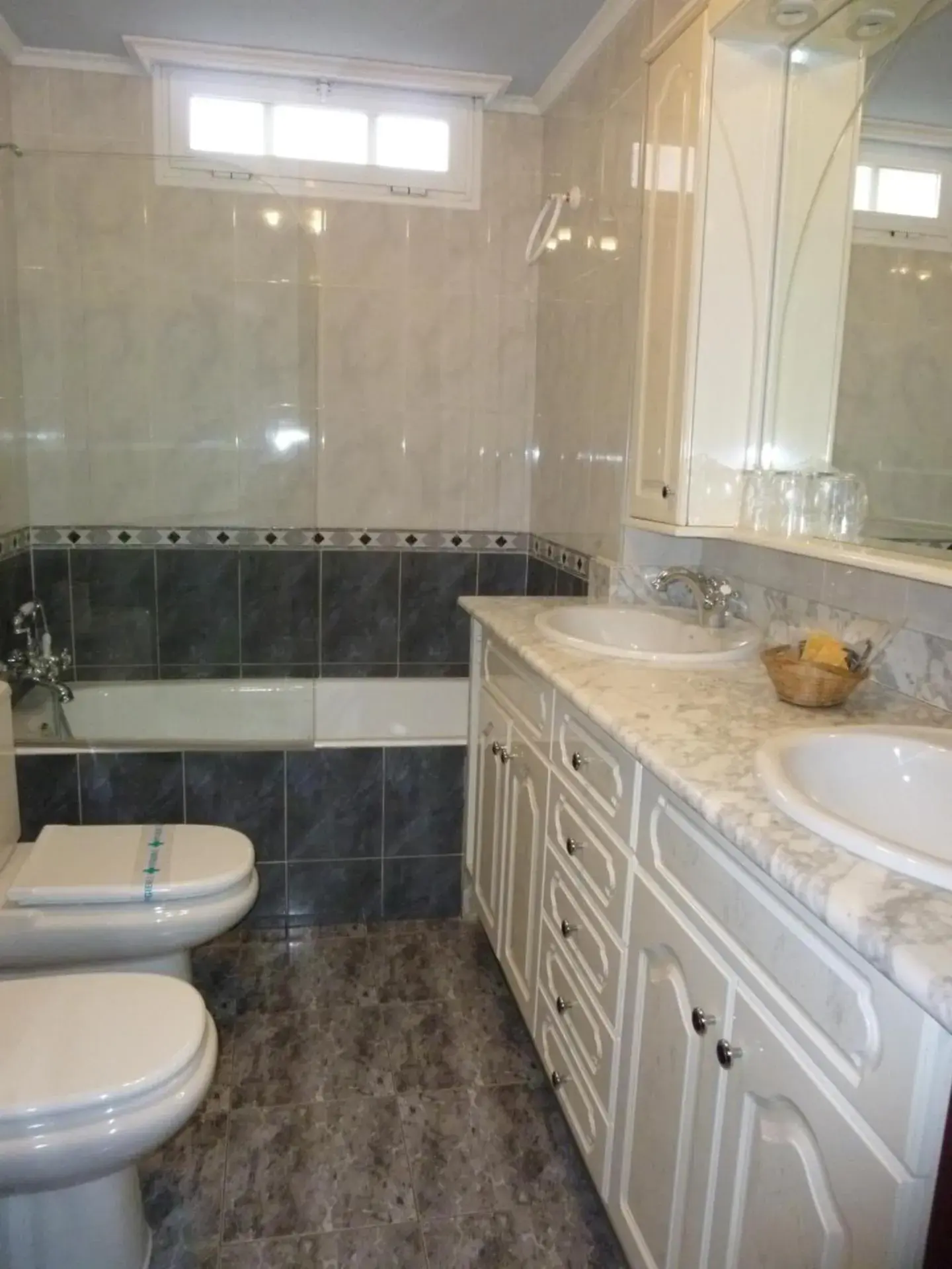 Two Connecting Double Rooms (4 Adults) in Hostal Ciudad de Nájera Two Connecting Double Rooms (4 Adults) in Hostal Ciudad de Nájera