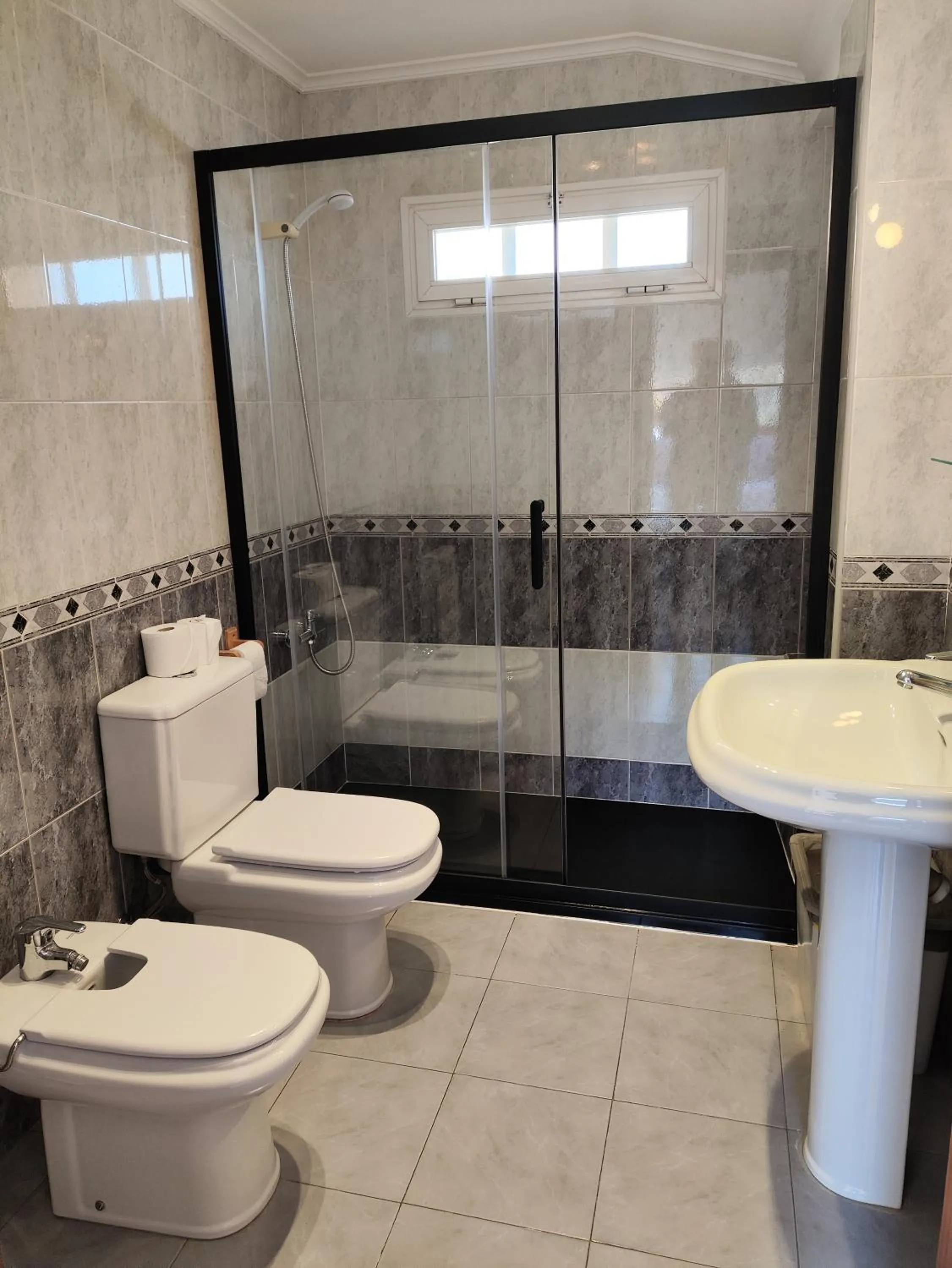 Shower in Hostal Ciudad de Nájera