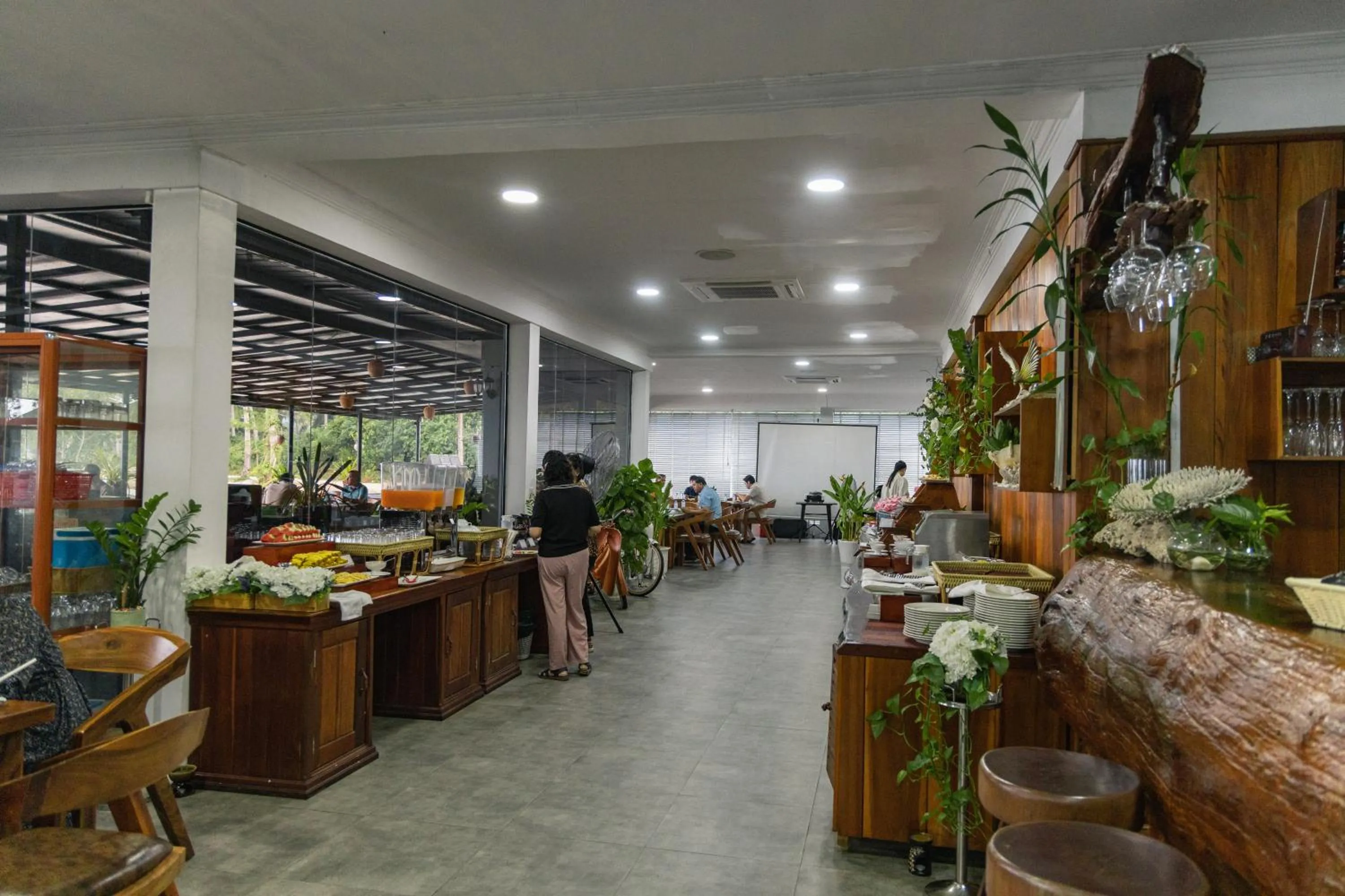 Restaurant/places to eat in Mafiya Resort