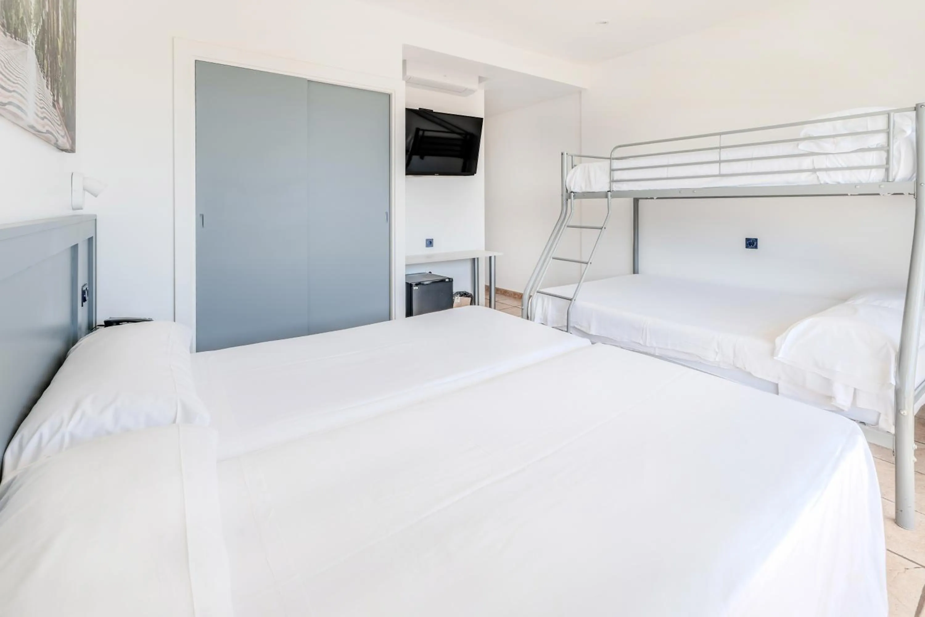 Bedroom, Bed in Hospedium Hotel Abril