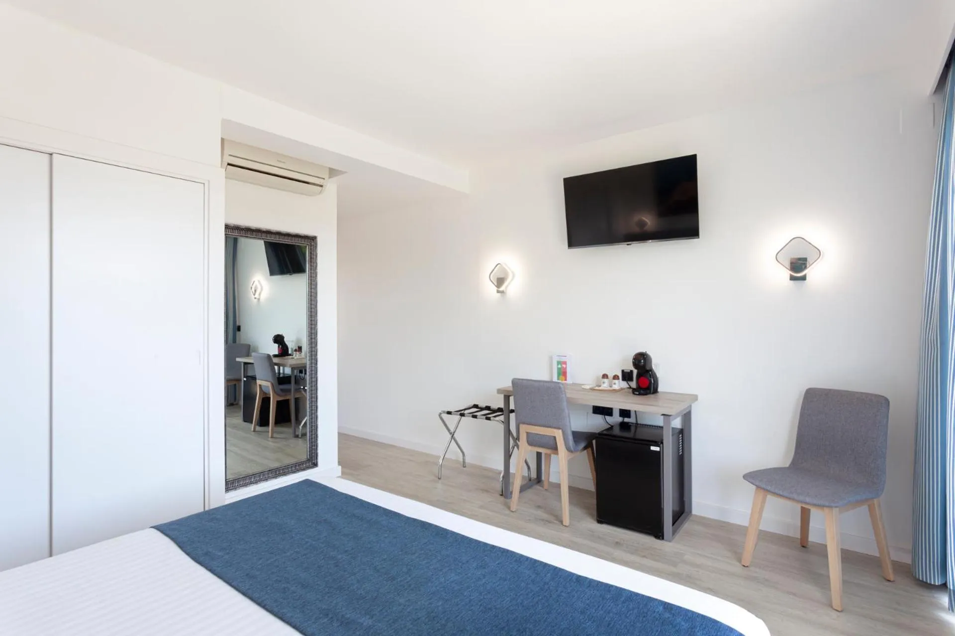 TV and multimedia in Hospedium Hotel Abril