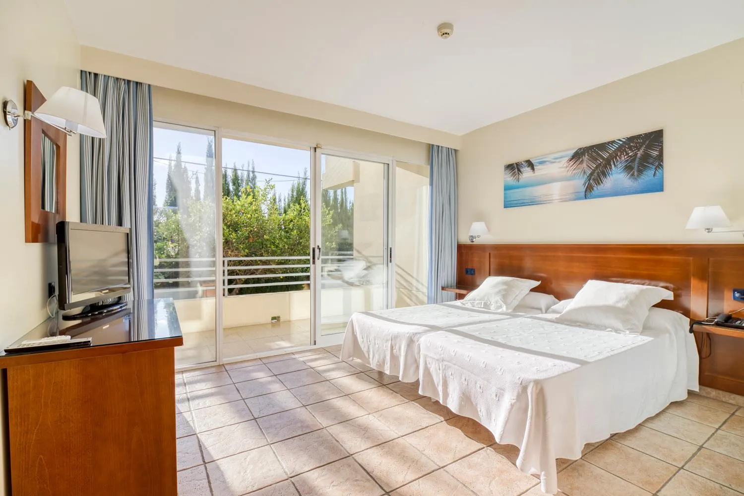 Photo of the whole room, Bed in Hospedium Hotel Abril