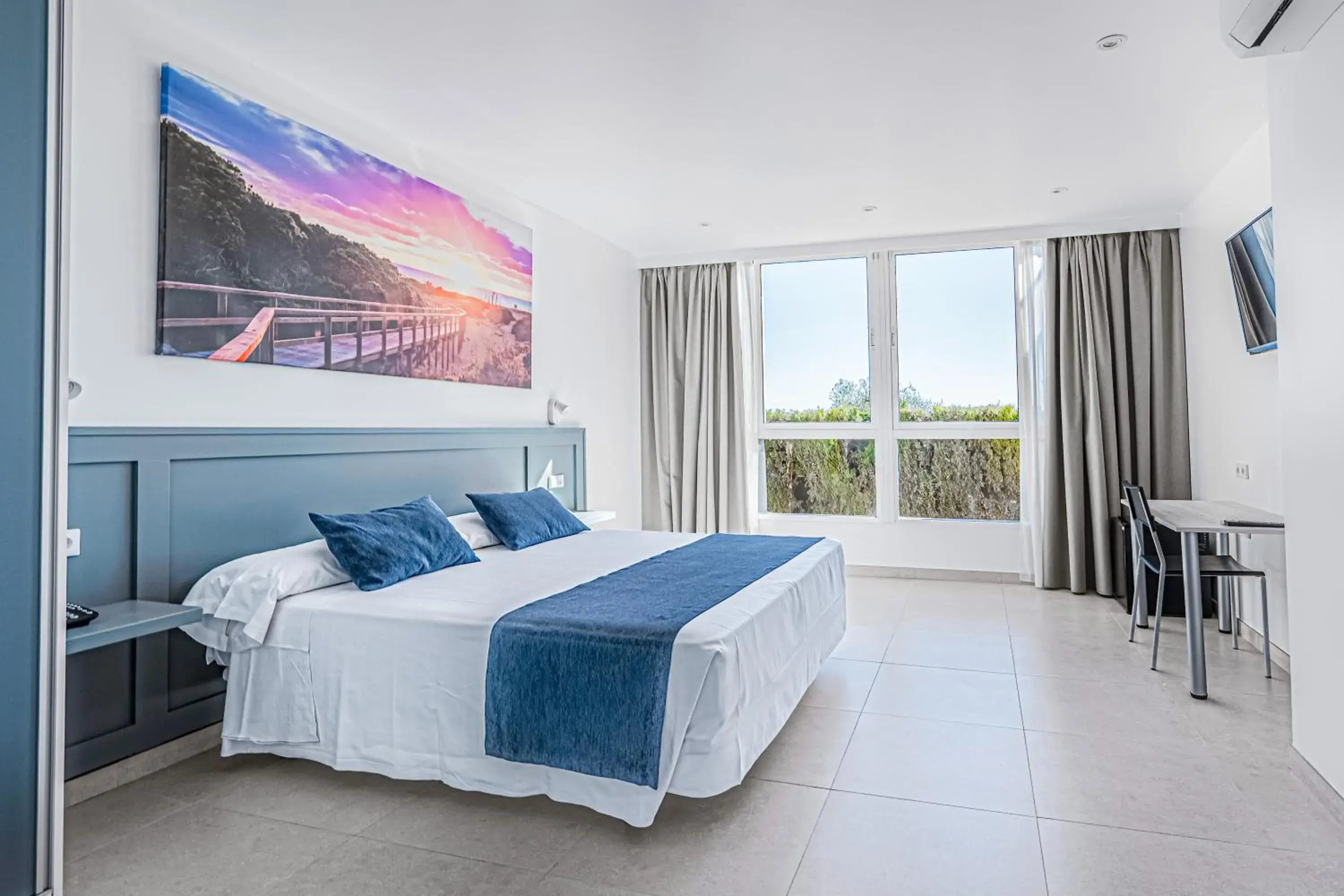 Facility for disabled guests, Bed in Hospedium Hotel Abril Facility for disabled guests, Bed in Hospedium Hotel Abril