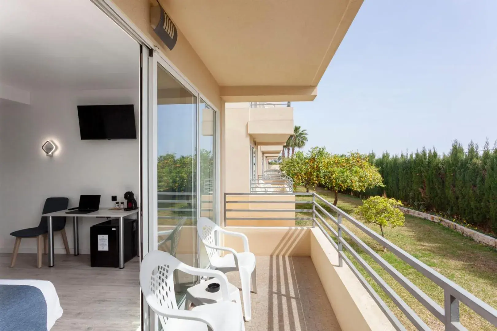 Standard Quadruple Room in Hospedium Hotel Abril Standard Quadruple Room in Hospedium Hotel Abril