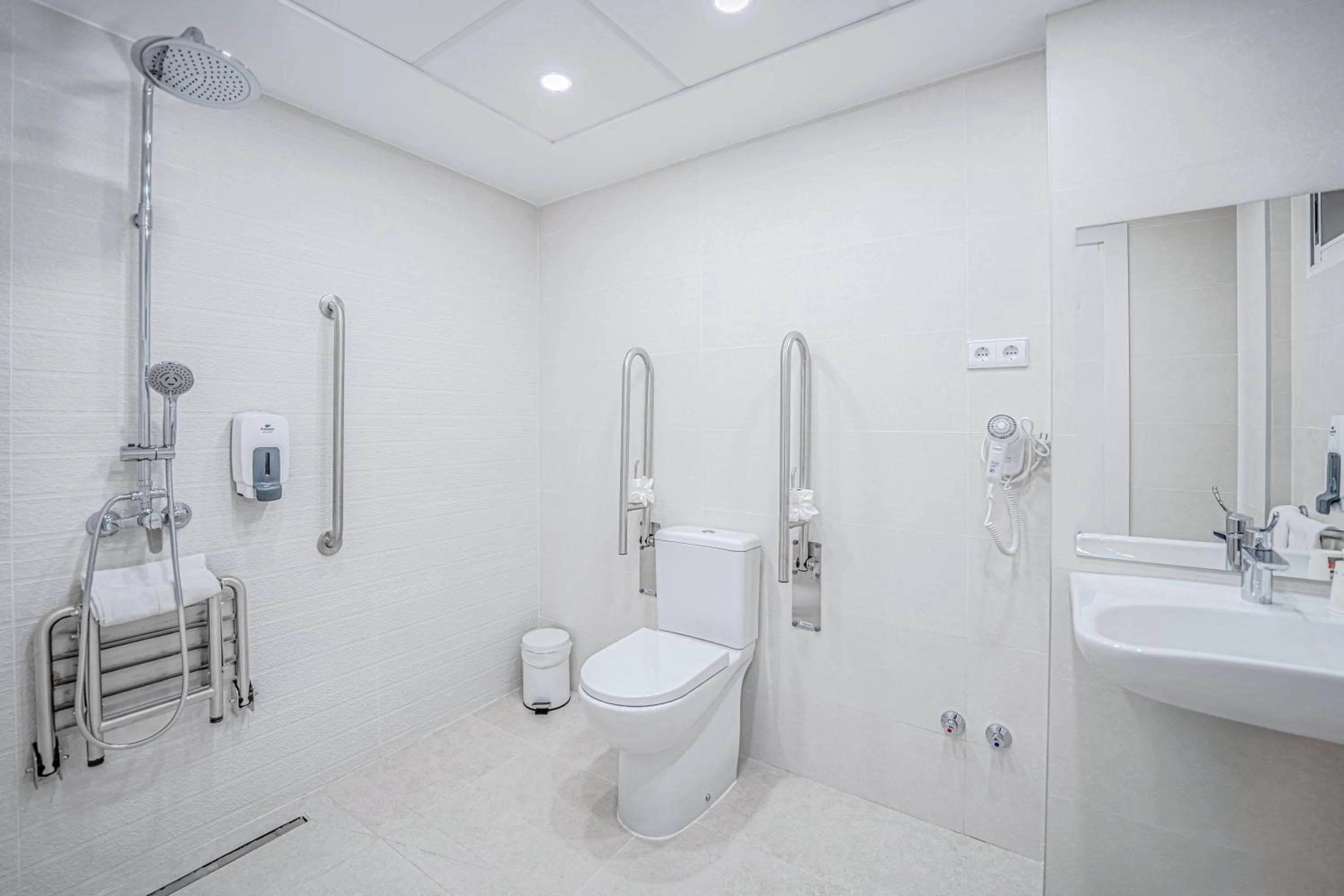 Bathroom in Hospedium Hotel Abril