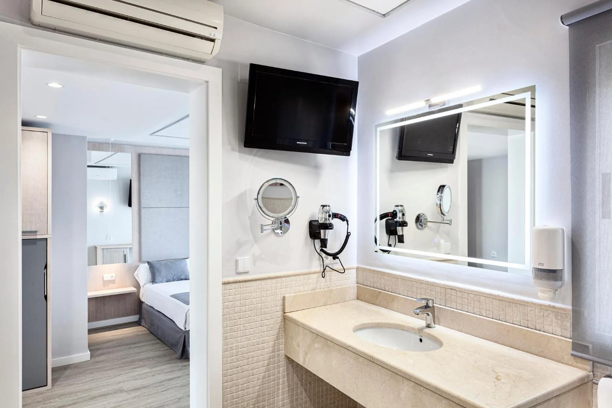 Bathroom in Hospedium Hotel Abril