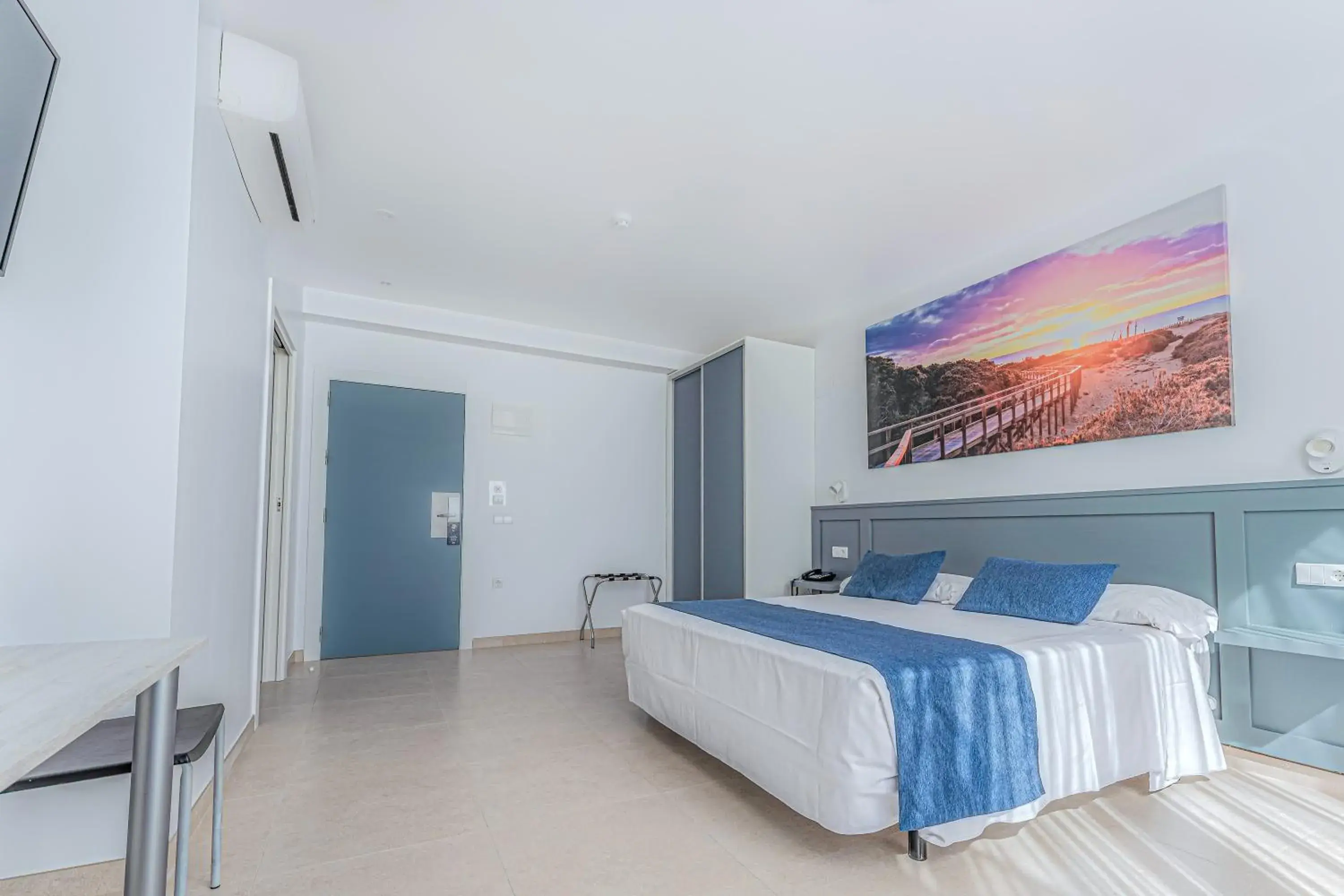 Photo of the whole room, Bed in Hospedium Hotel Abril Photo of the whole room, Bed in Hospedium Hotel Abril