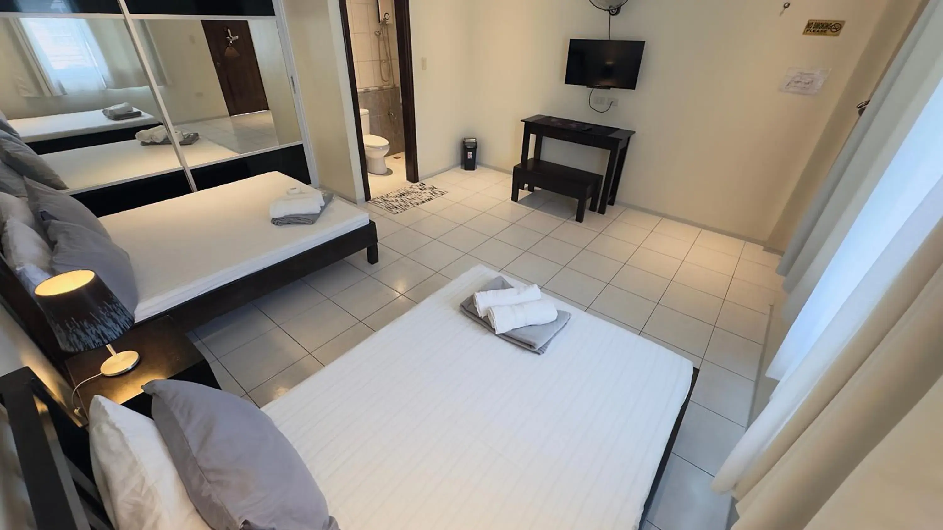 Double Room with Terrace in Victoria's Bed & Breakfast Double Room with Terrace in Victoria's Bed & Breakfast