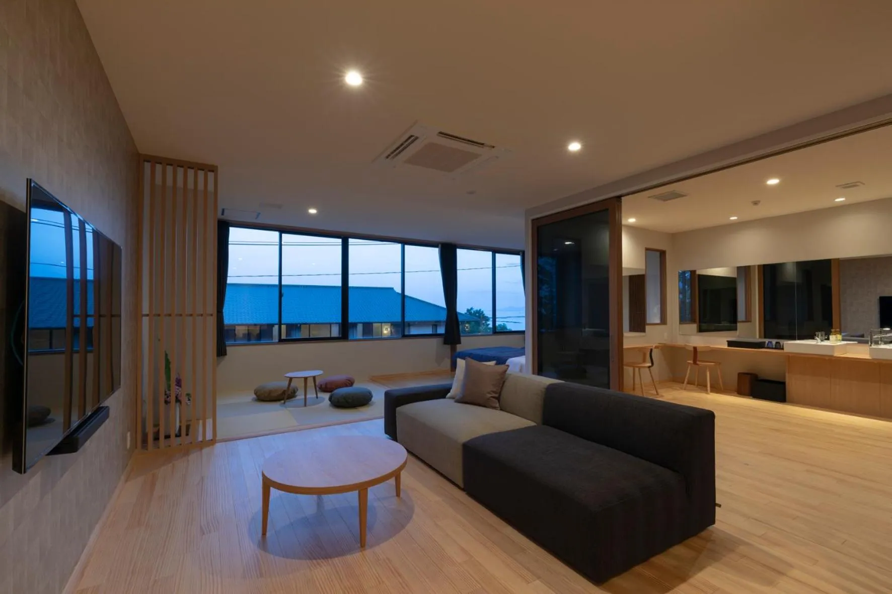 TV and multimedia in 宮島離れの宿 IBUKU -Miyajima Hanare no Yado IBUKU-