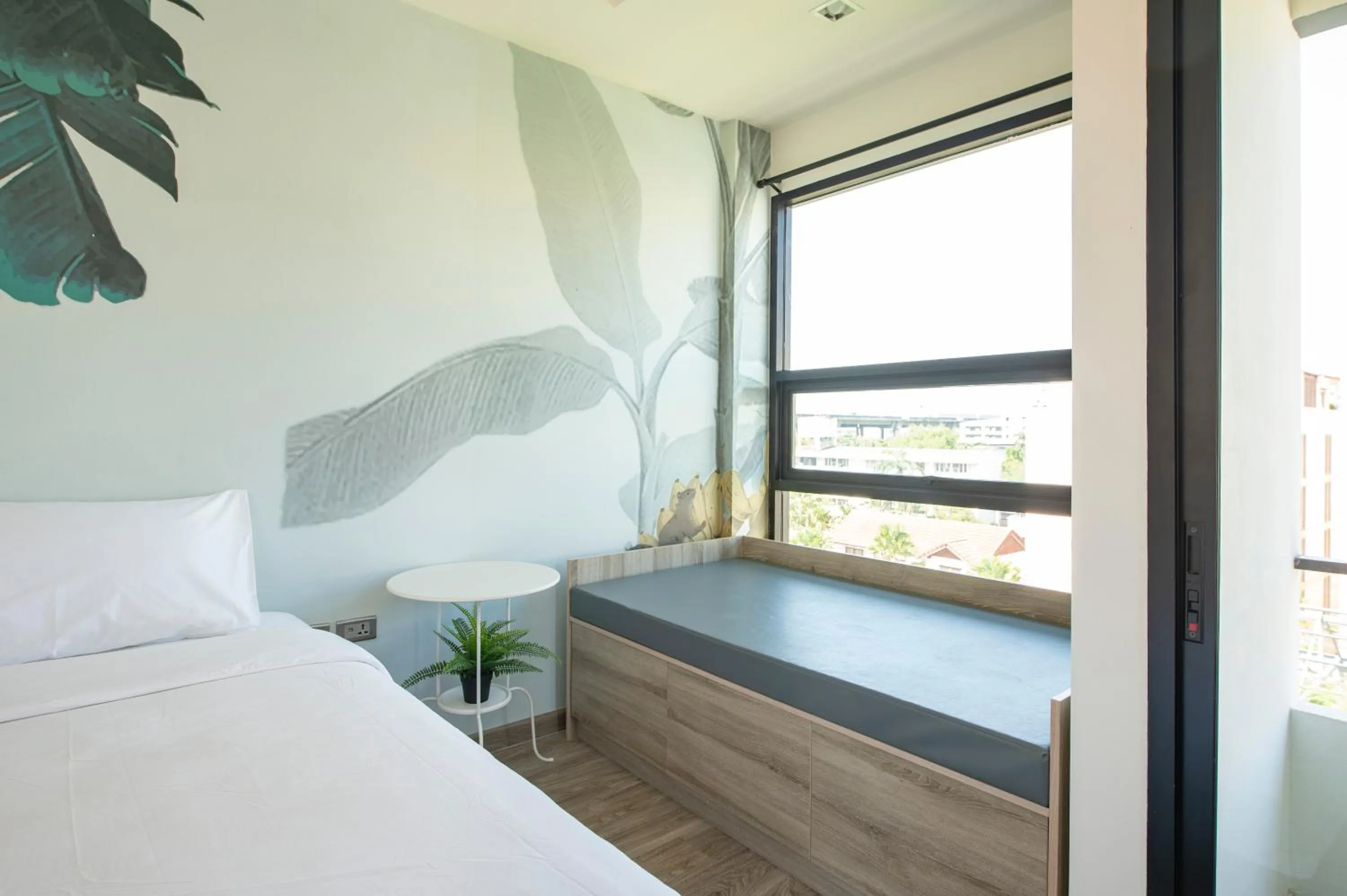 Patio, Bed in Bangkok Oasis Hotel