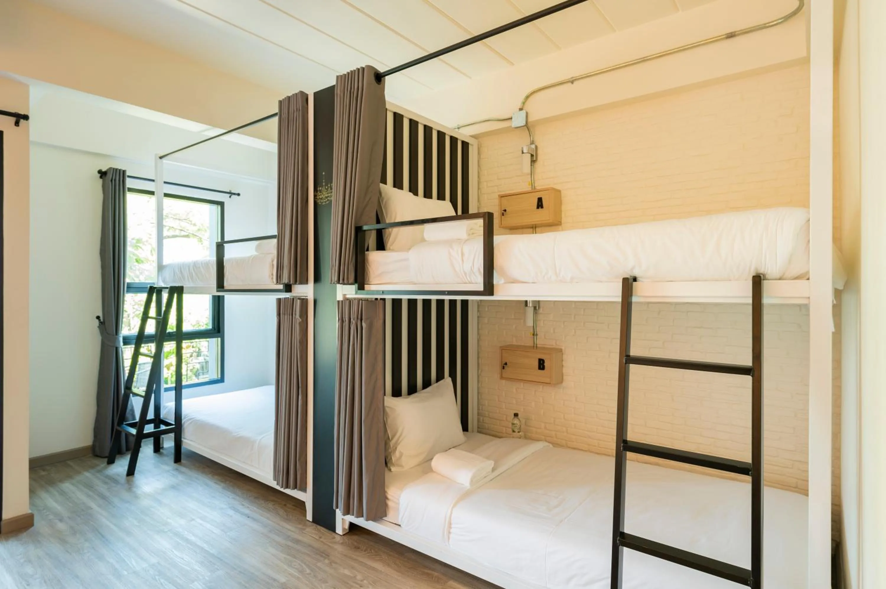 bunk bed, Bed in Bangkok Oasis Hotel