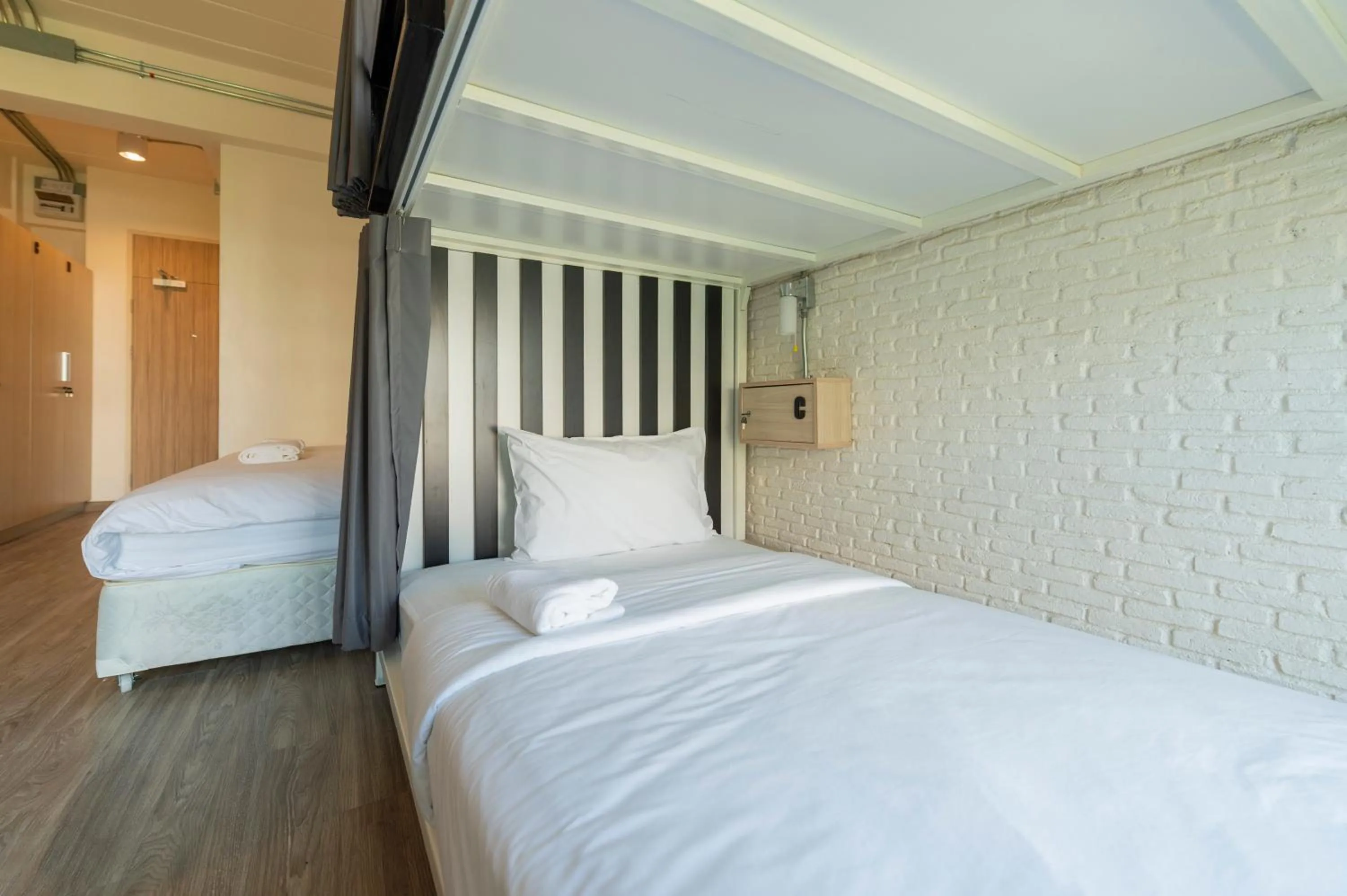 bunk bed, Bed in Bangkok Oasis Hotel