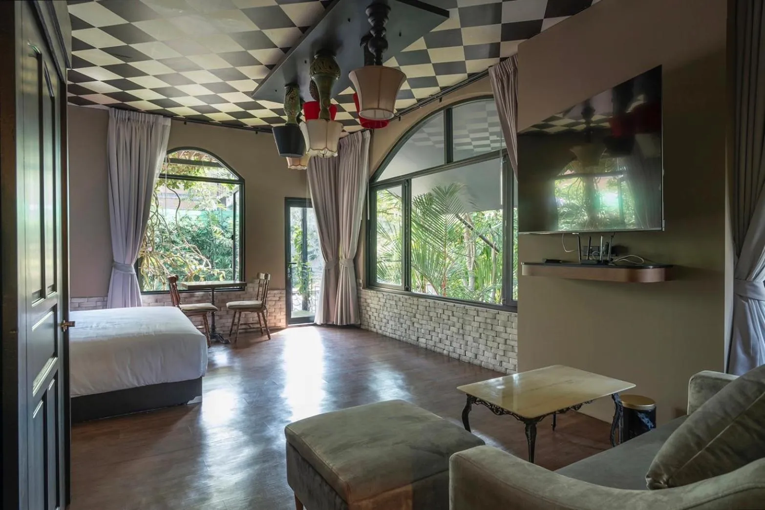 Bed in Bangkok Oasis Hotel