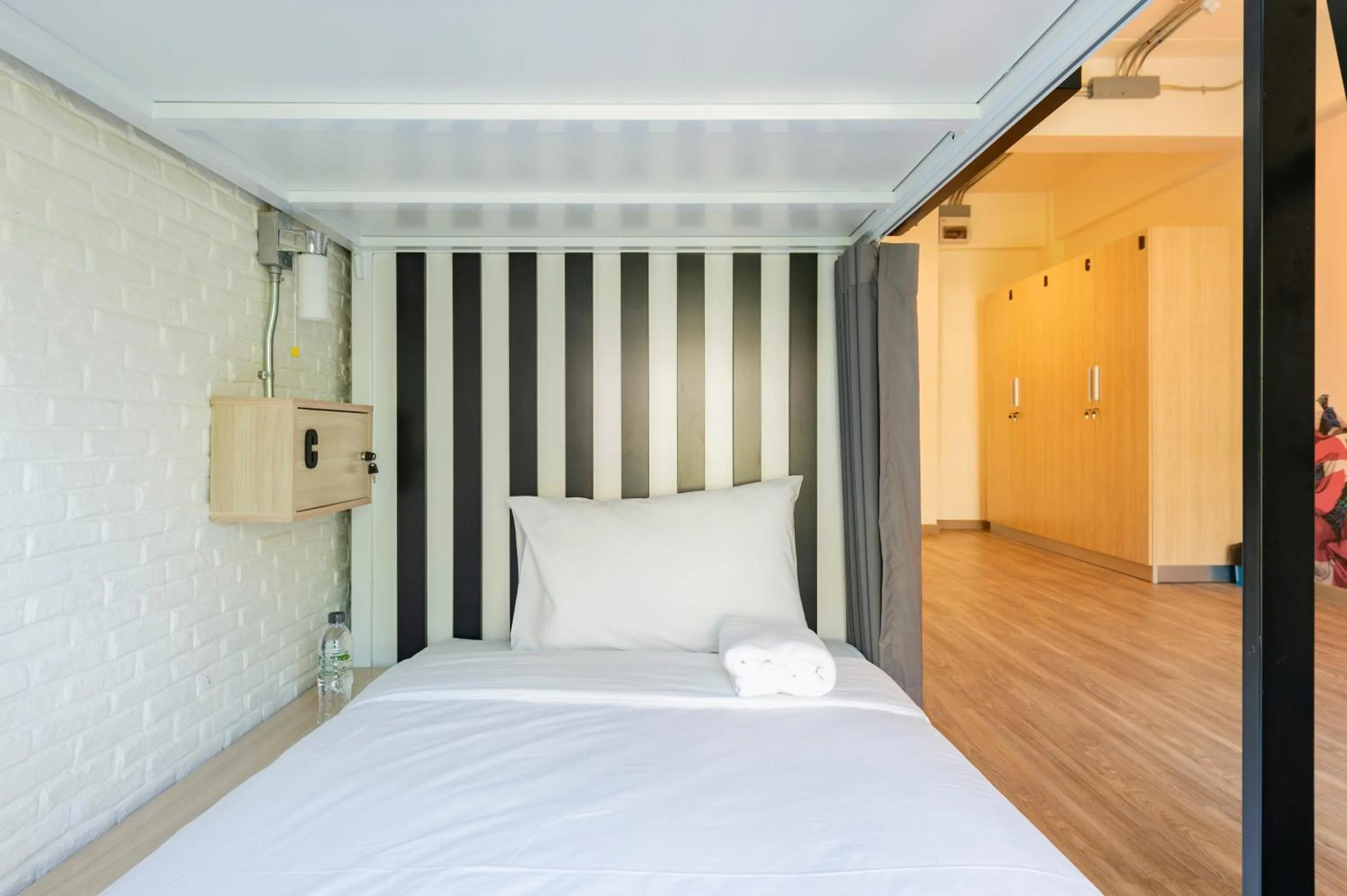 bunk bed, Bed in Bangkok Oasis Hotel