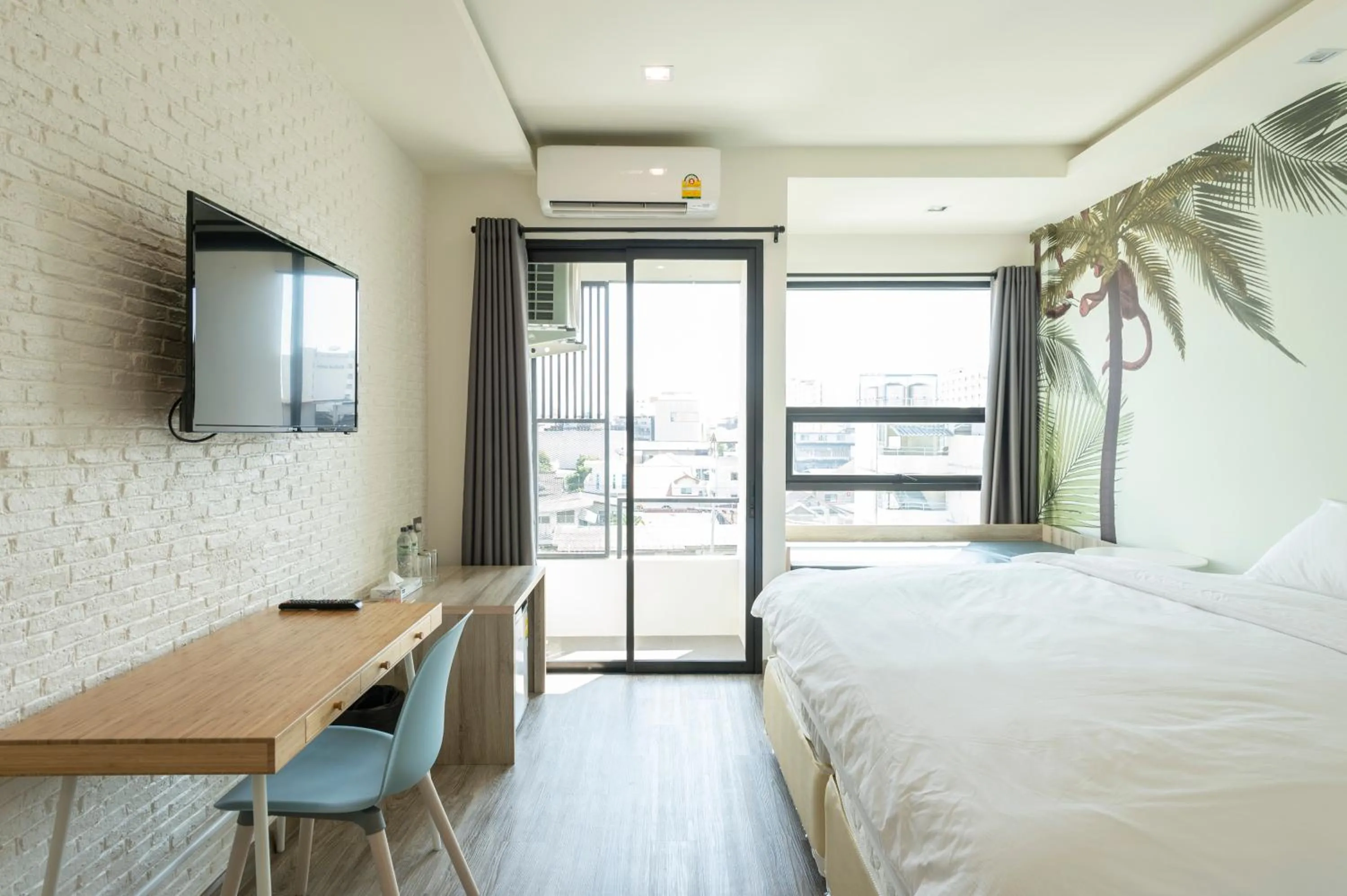 Bedroom, Bed in Bangkok Oasis Hotel