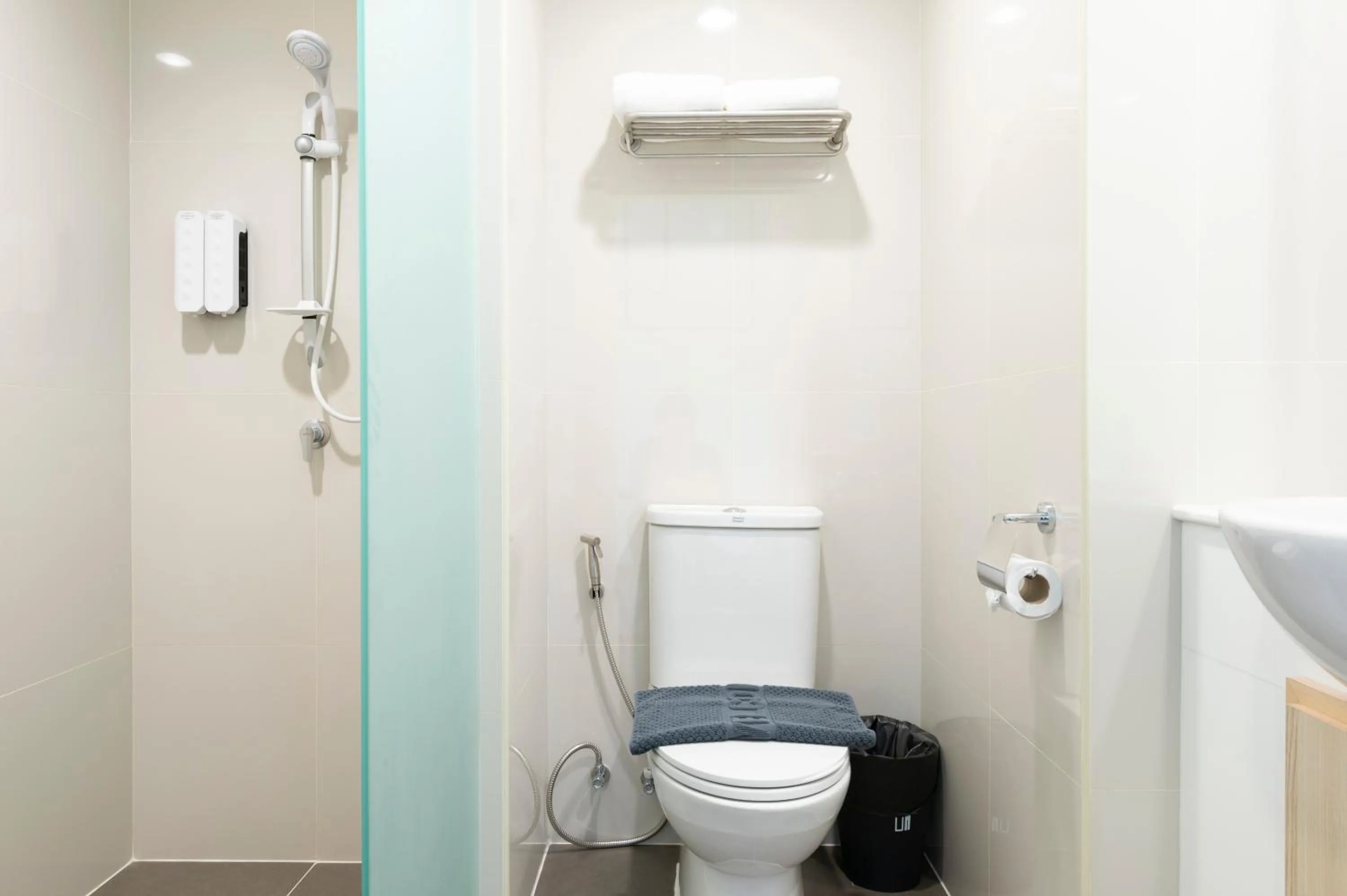 Bathroom in Bangkok Oasis Hotel