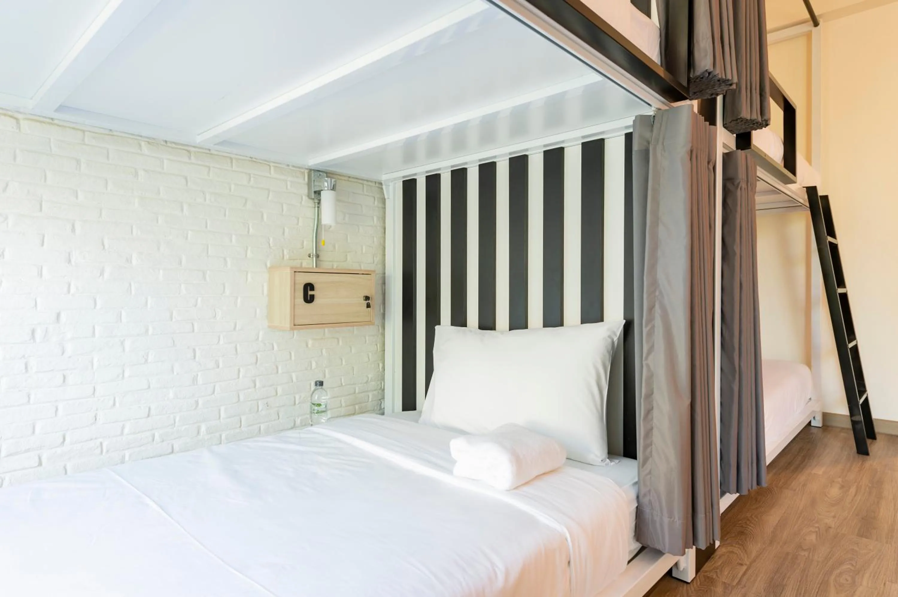 bunk bed, Bed in Bangkok Oasis Hotel