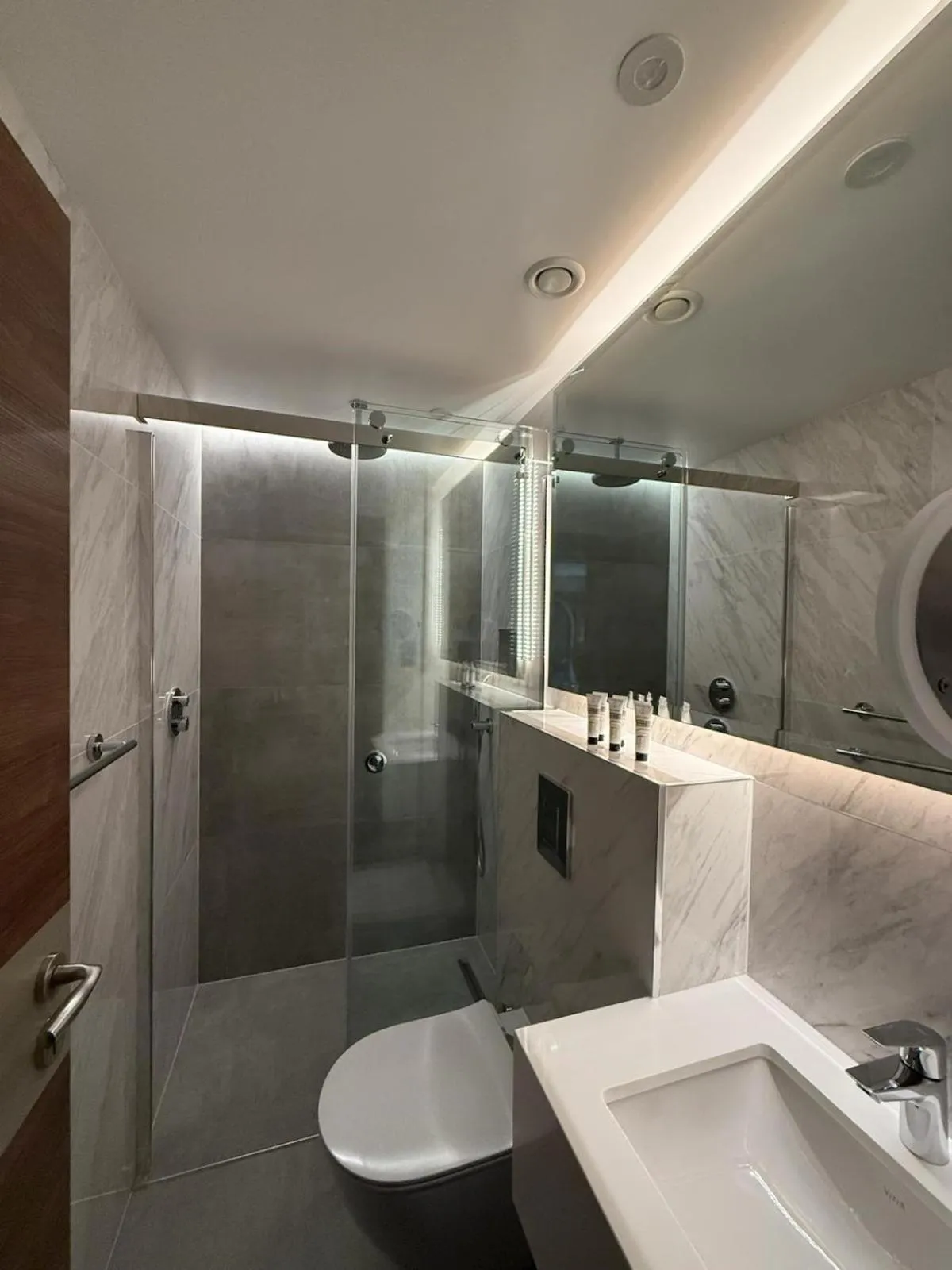 Shower in St Mark's - Merit Hotels