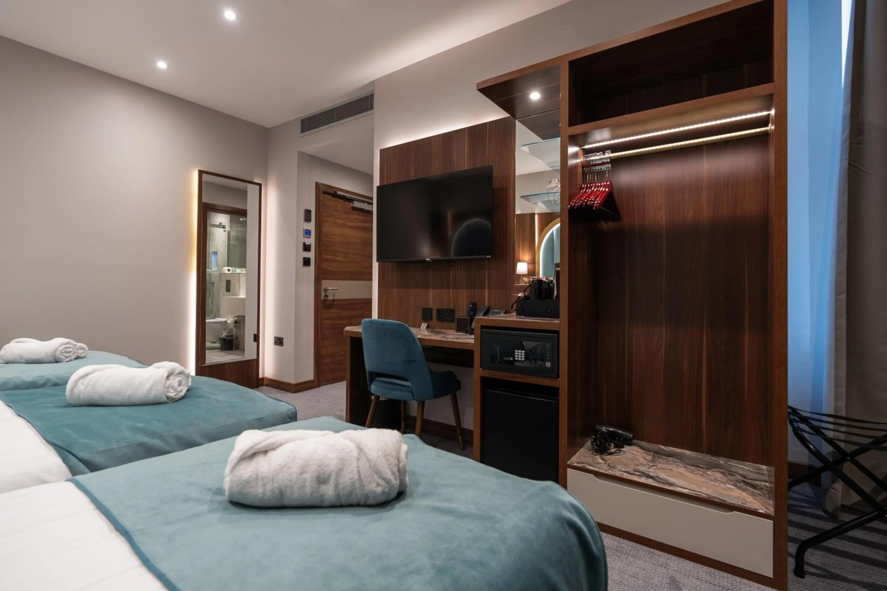 TV and multimedia, Bed in St Mark's - Merit Hotels