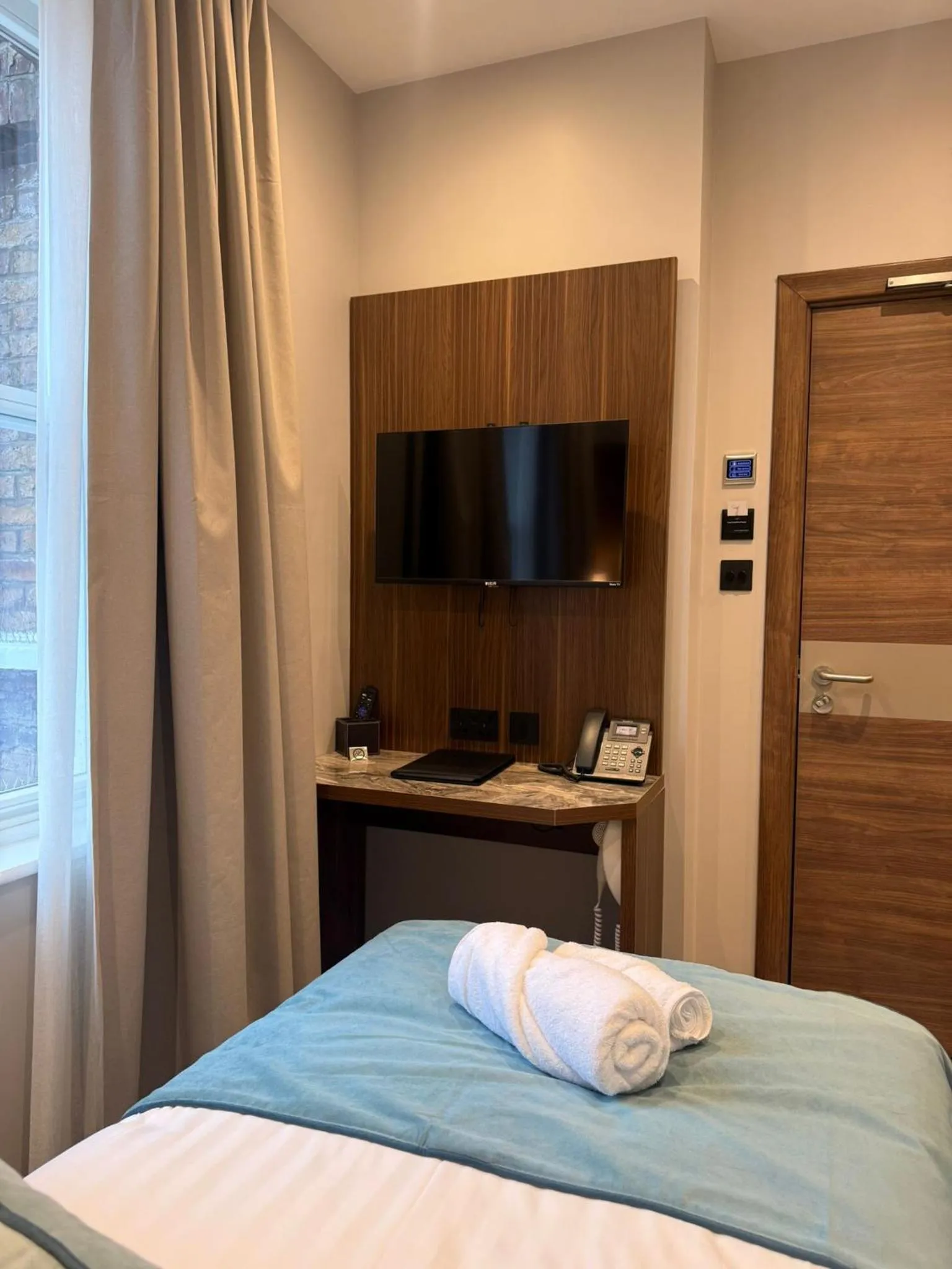 TV and multimedia, Bed in St Mark's - Merit Hotels