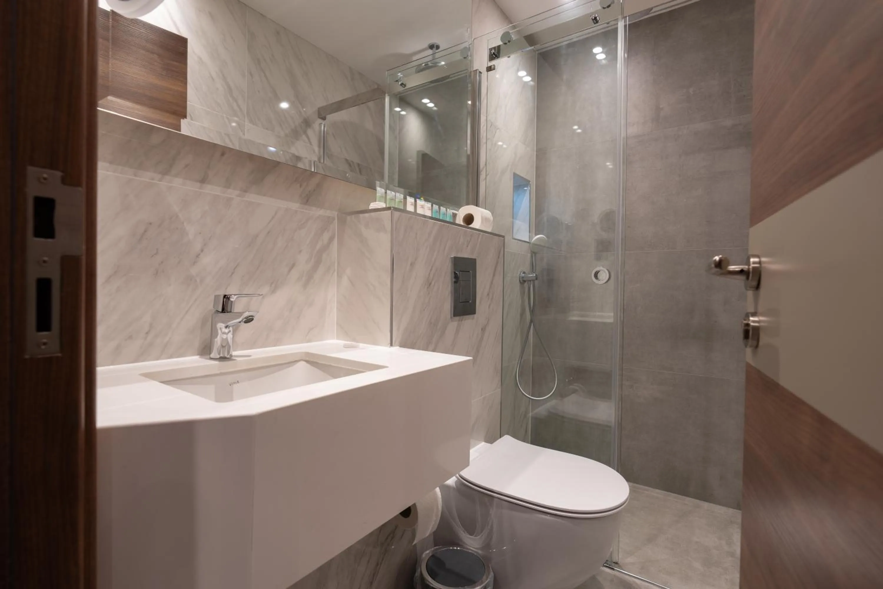 Shower in St Mark's - Merit Hotels