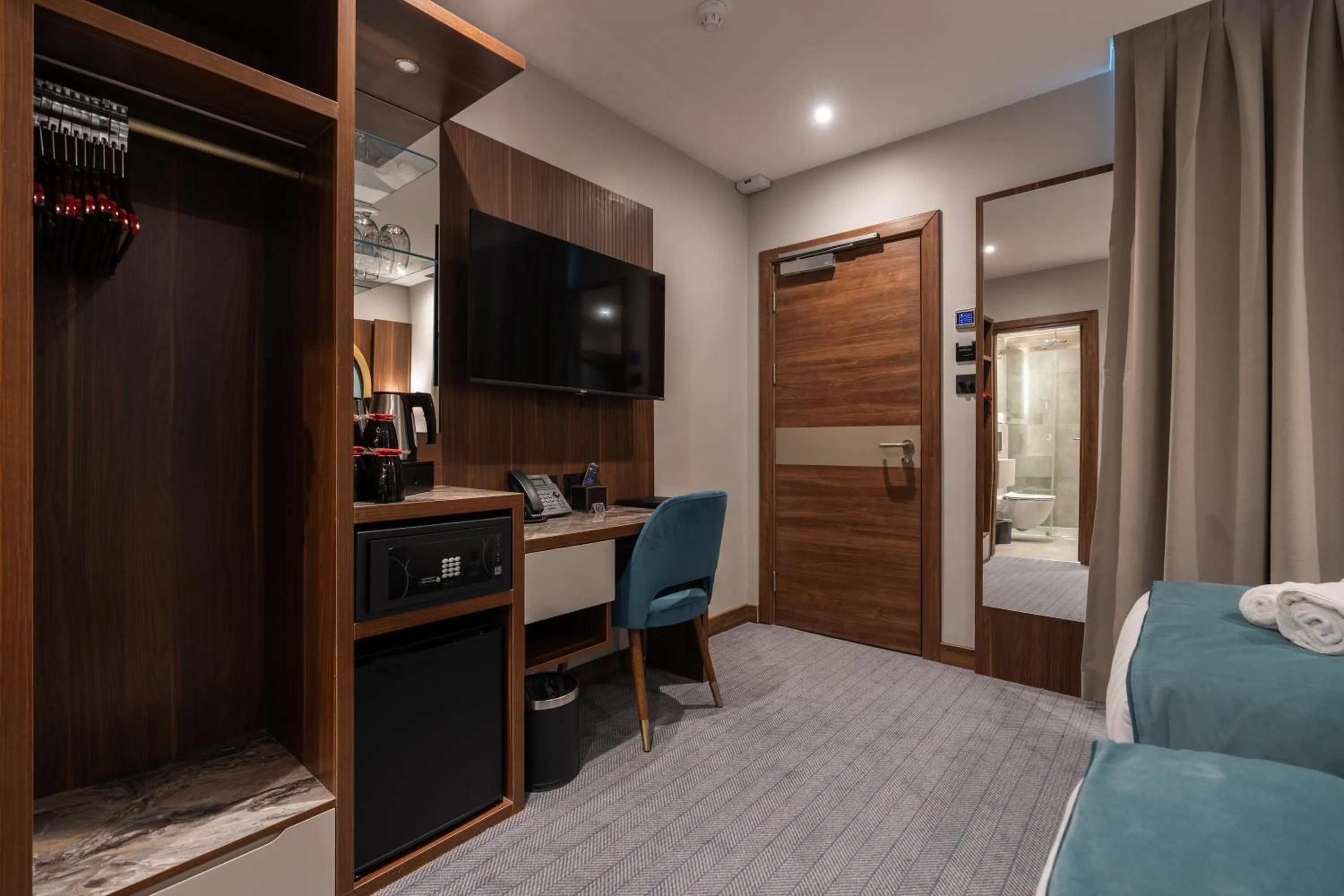 Bedroom, Bed in St Mark's - Merit Hotels