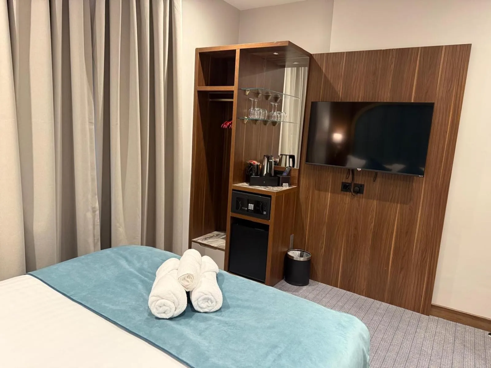 TV and multimedia, Bed in St Mark's - Merit Hotels