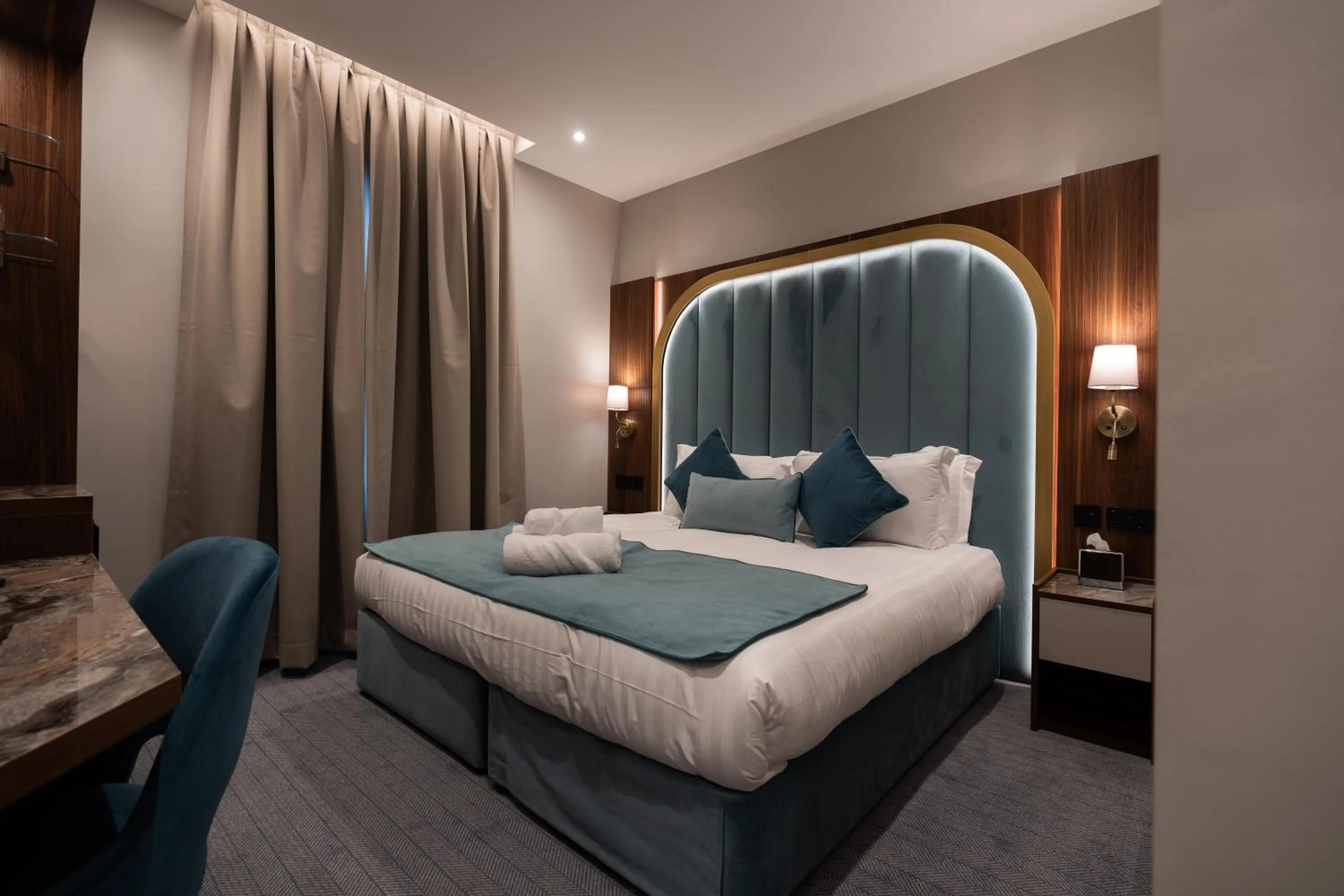 Bedroom, Bed in St Mark's - Merit Hotels