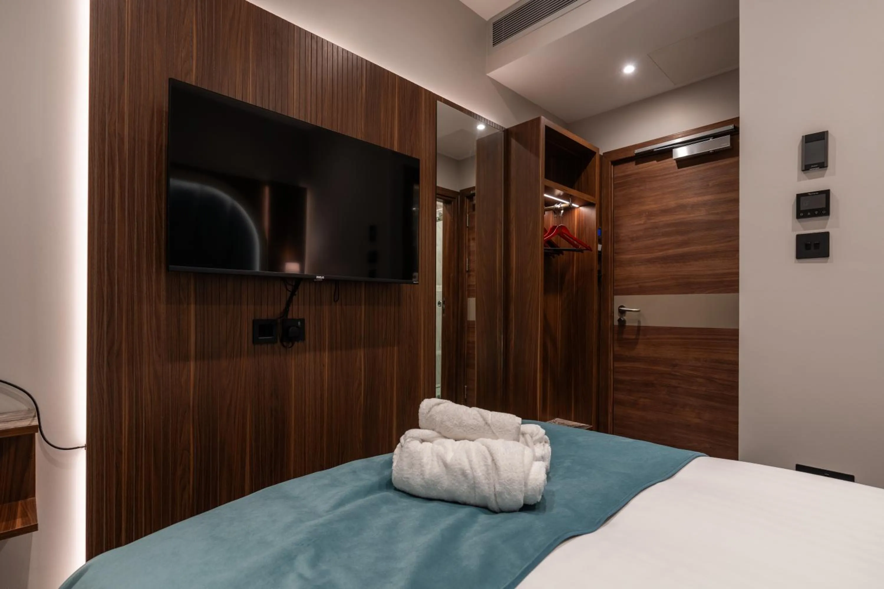 TV and multimedia, Bed in St Mark's - Merit Hotels