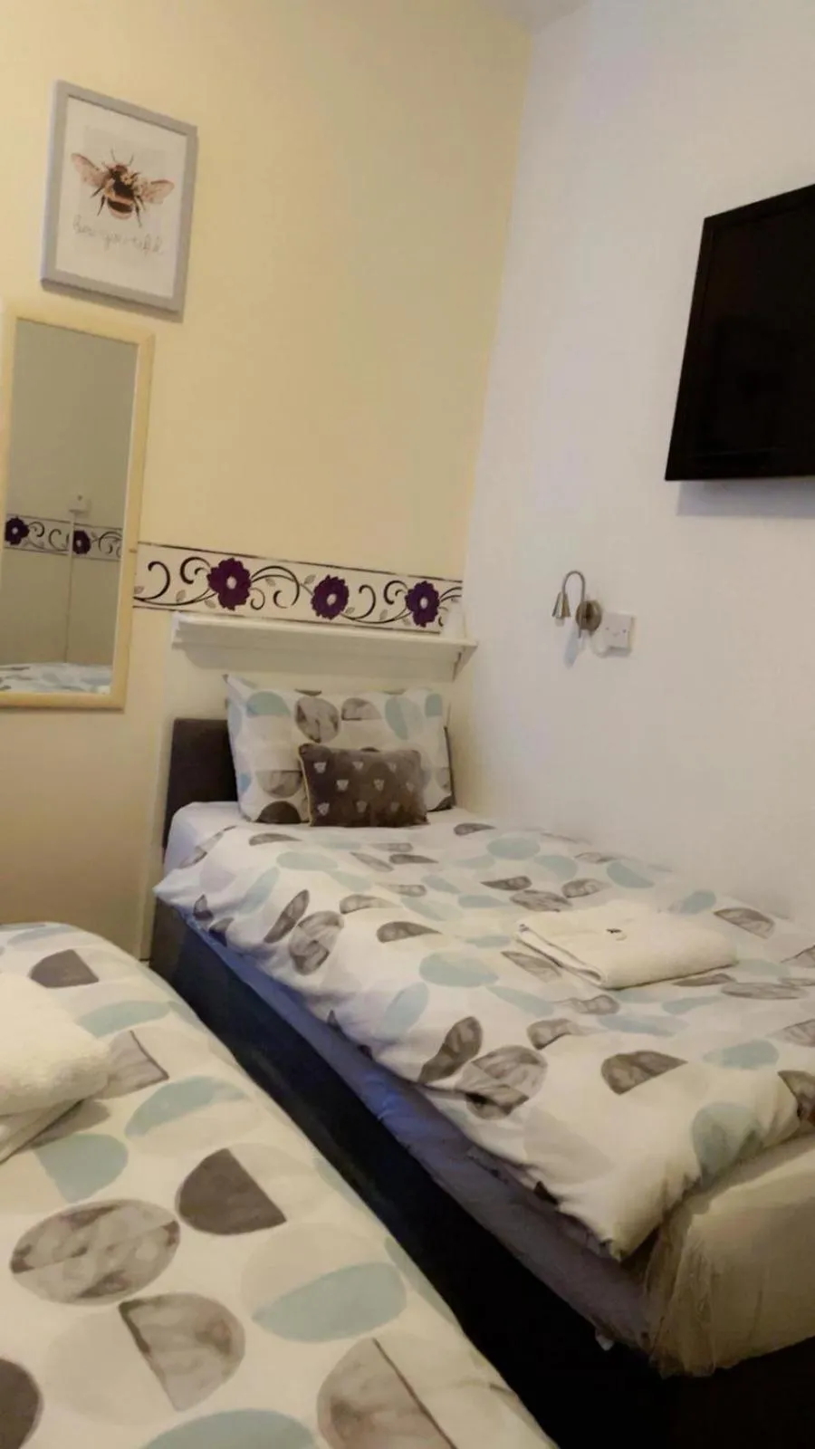 Bed in Fern Villa Hotel - Albert Road