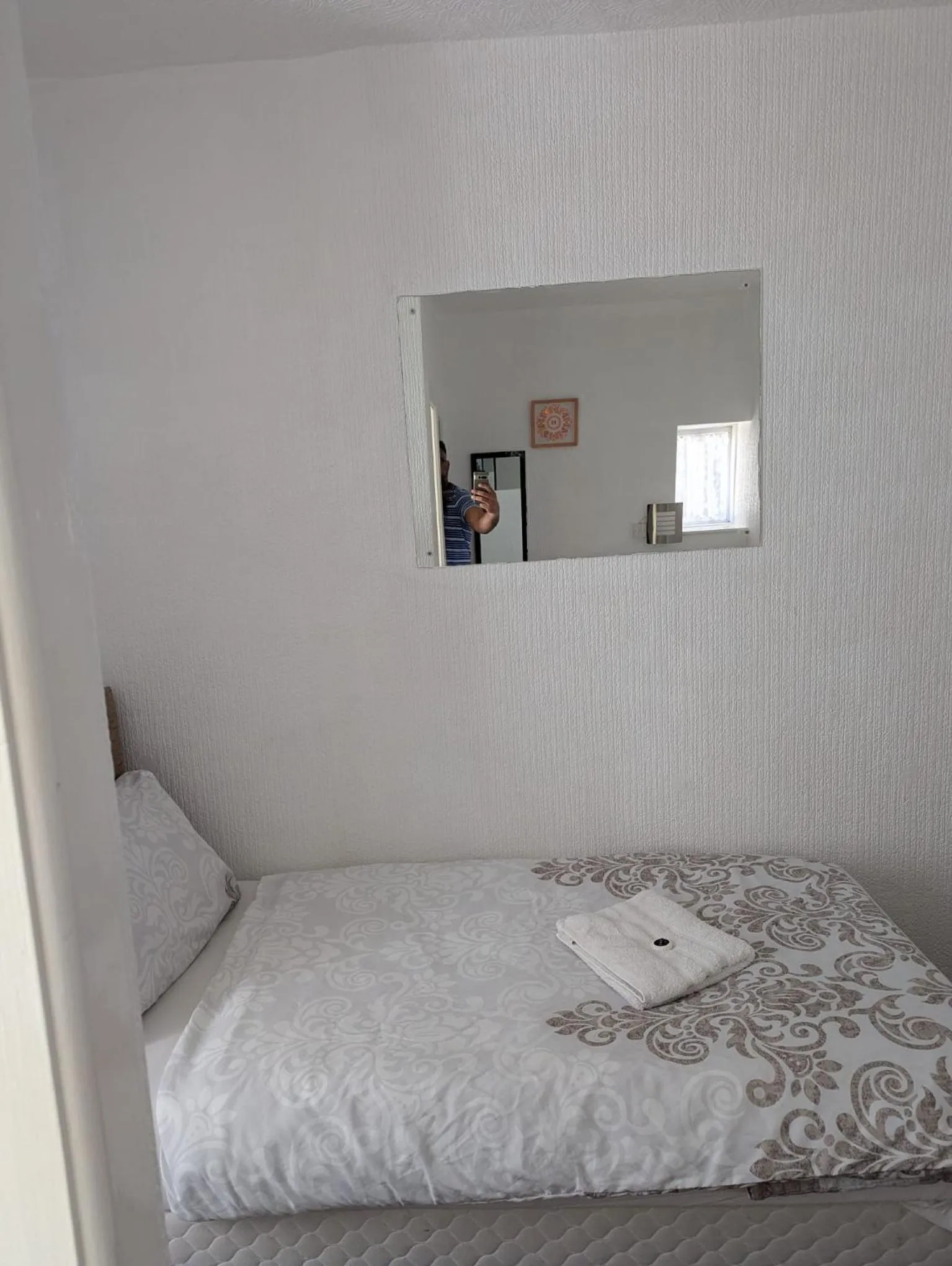 Bed in Fern Villa Hotel - Albert Road