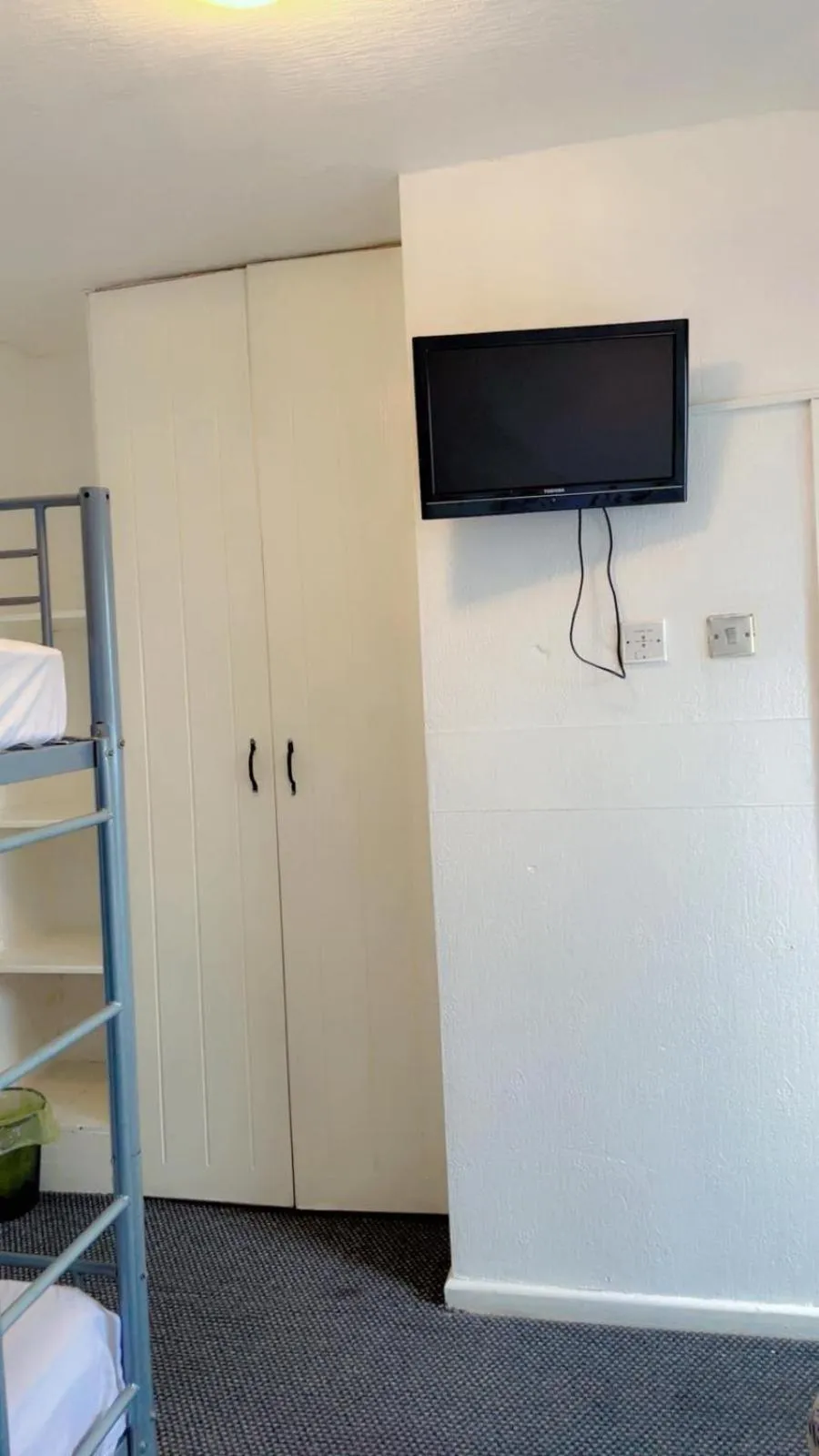 Bed in Fern Villa Hotel - Albert Road