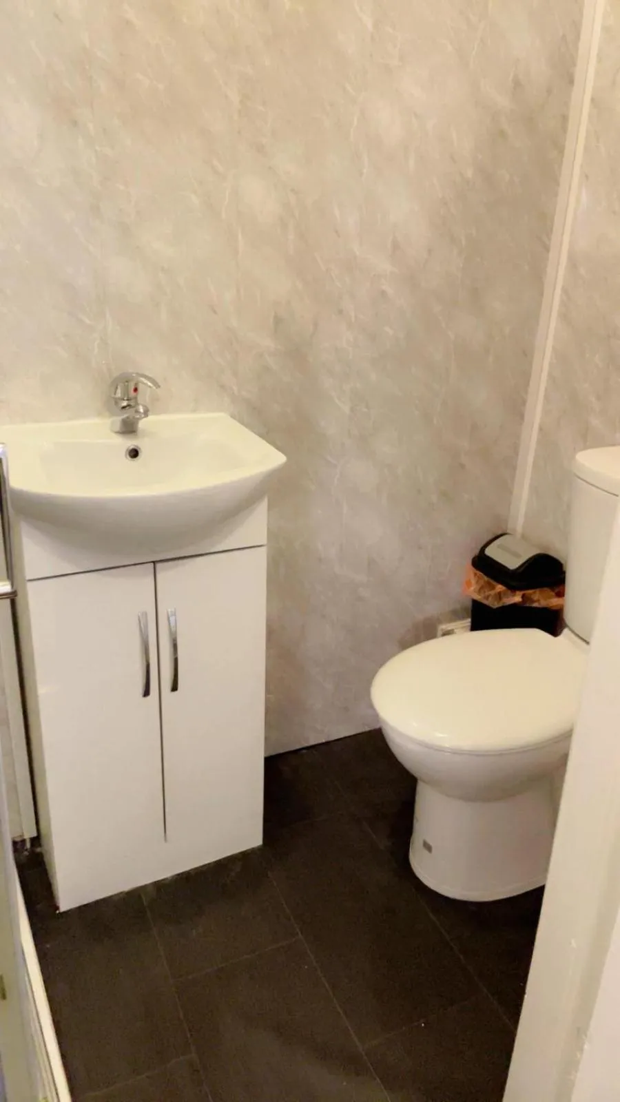 Toilet in Fern Villa Hotel - Albert Road