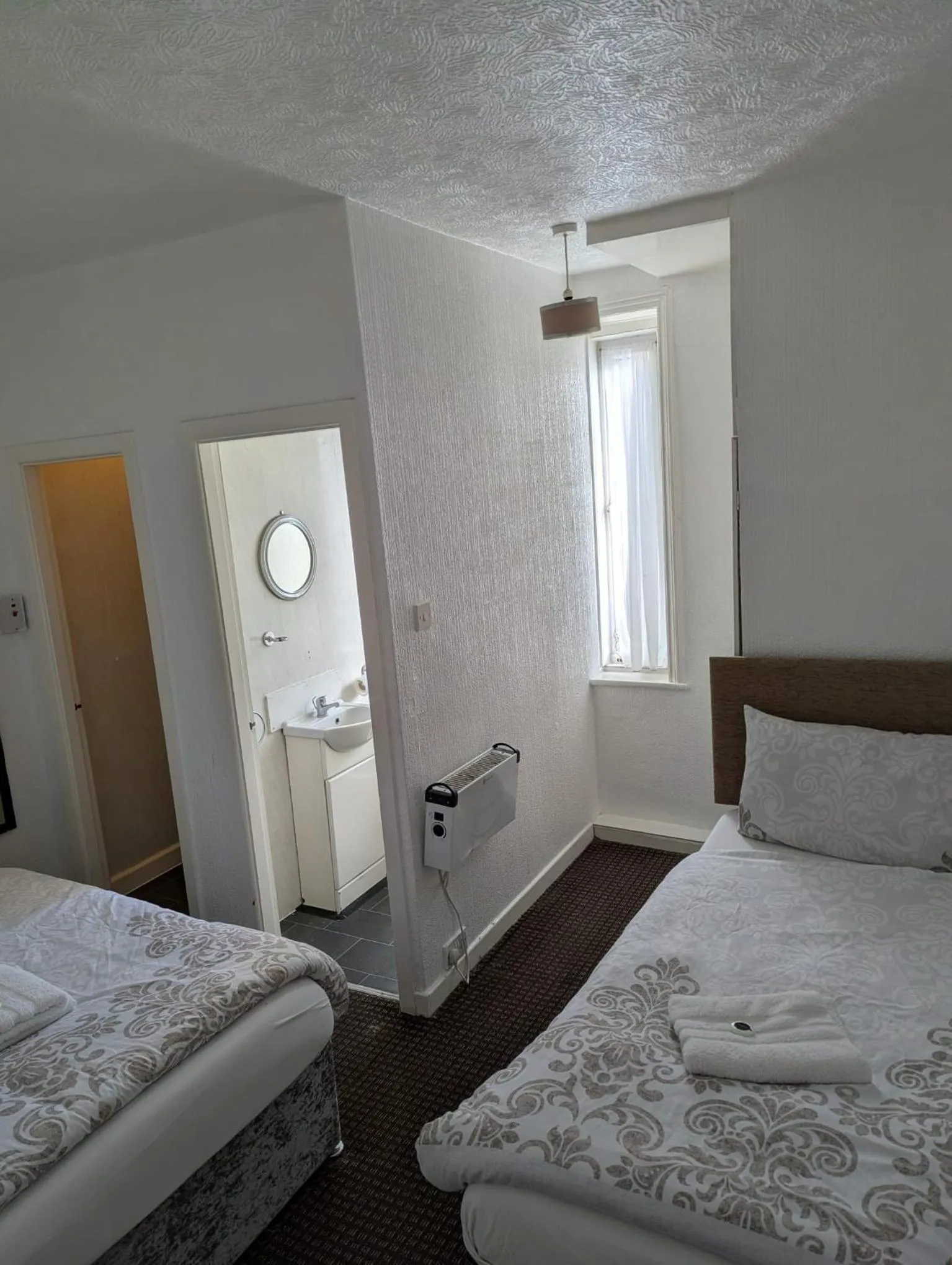 Bed in Fern Villa Hotel - Albert Road