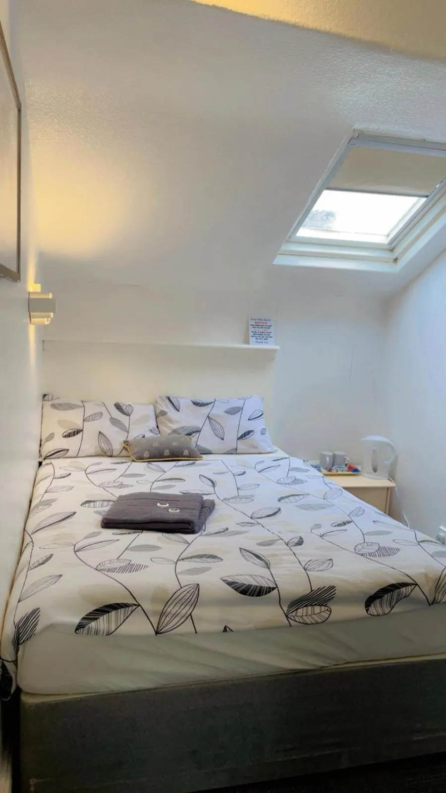 Bed in Fern Villa Hotel - Albert Road