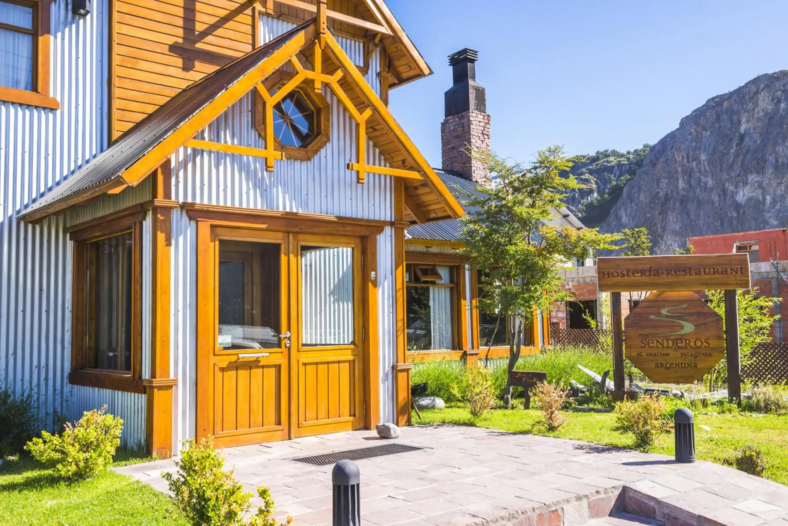 Facade/entrance in Hosteria Senderos Facade/entrance in Hosteria Senderos