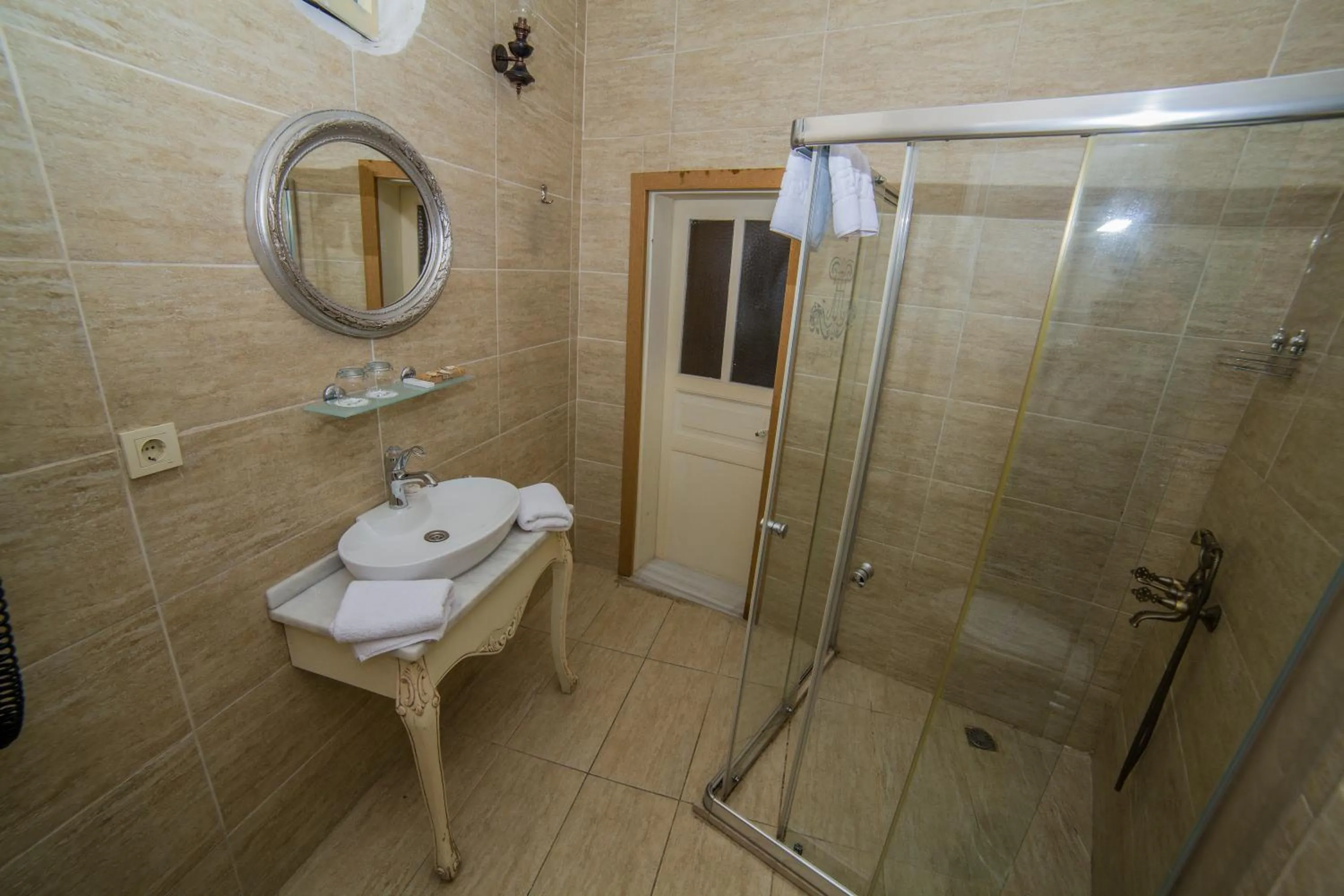 Bathroom in HHK Hotel