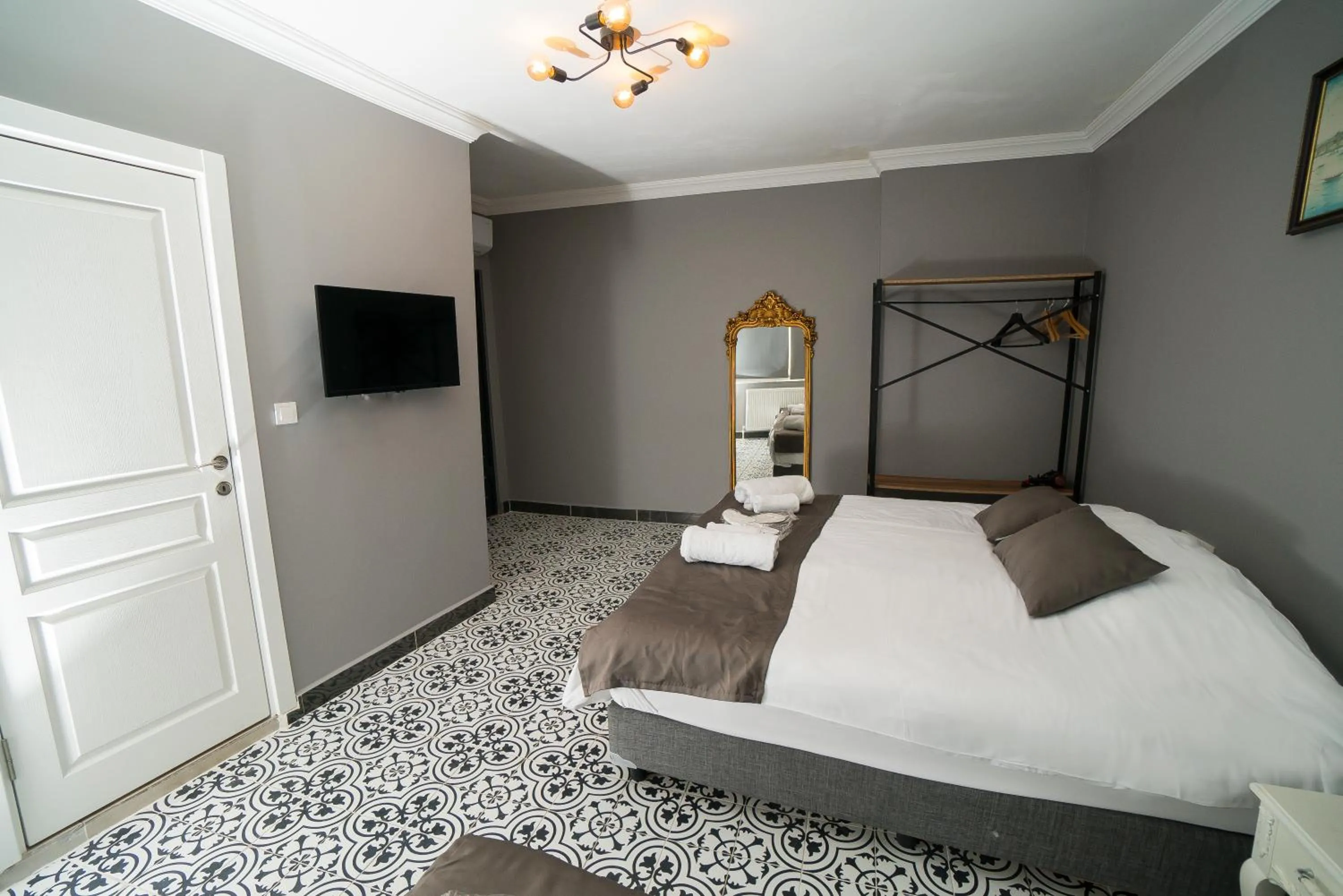 Photo of the whole room, Bed in HHK Hotel