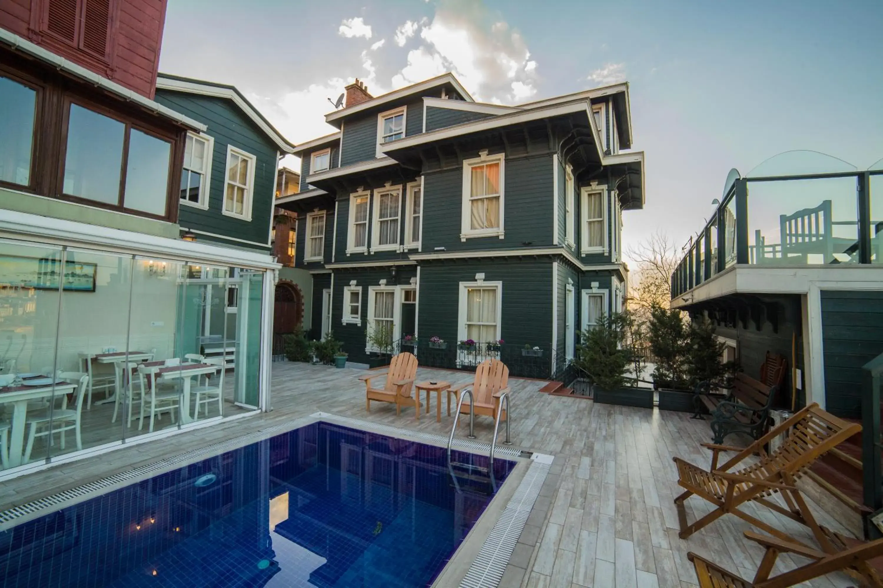 Restaurant/places to eat in HHK Hotel Restaurant/places to eat in HHK Hotel