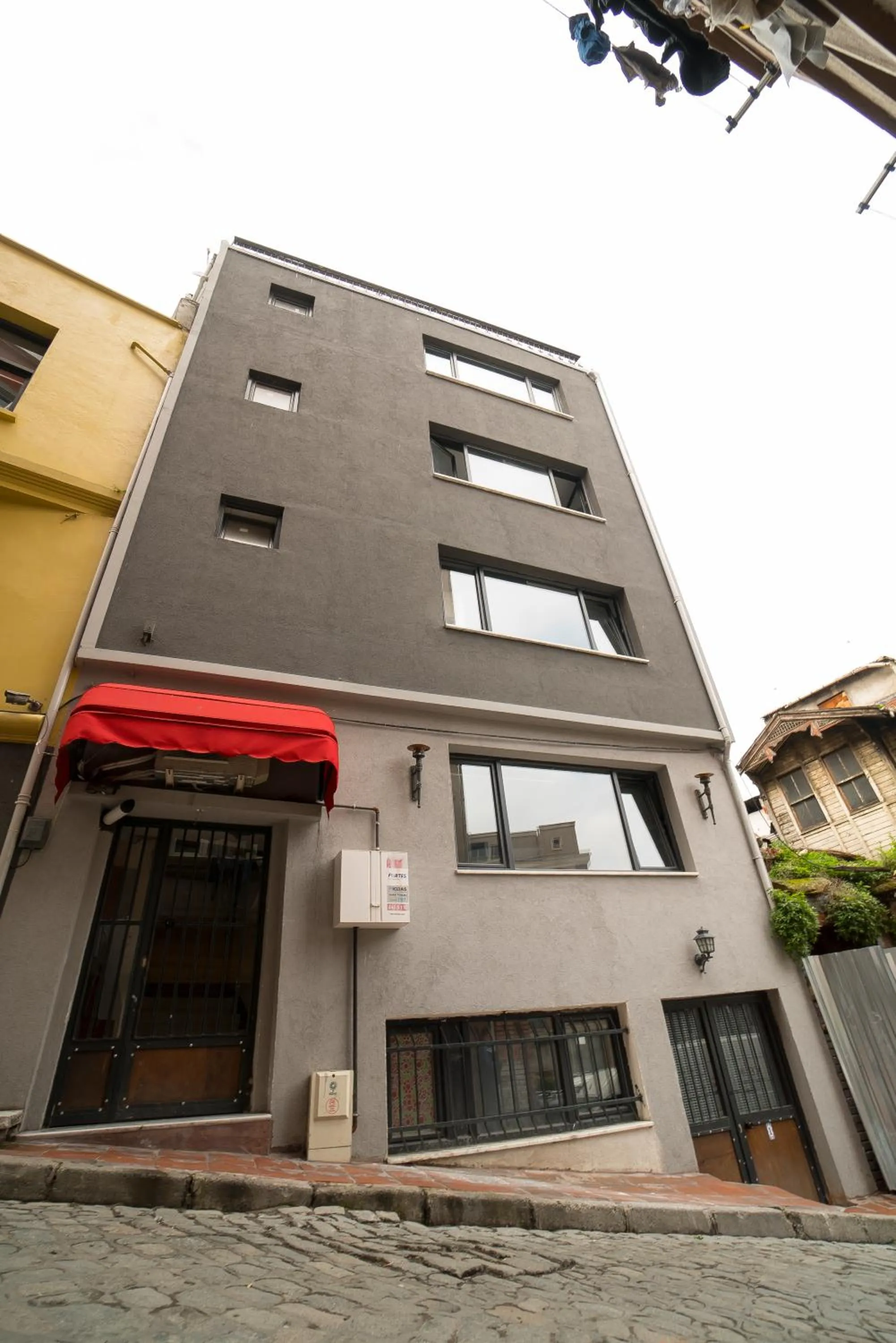 Facade/entrance in HHK Hotel