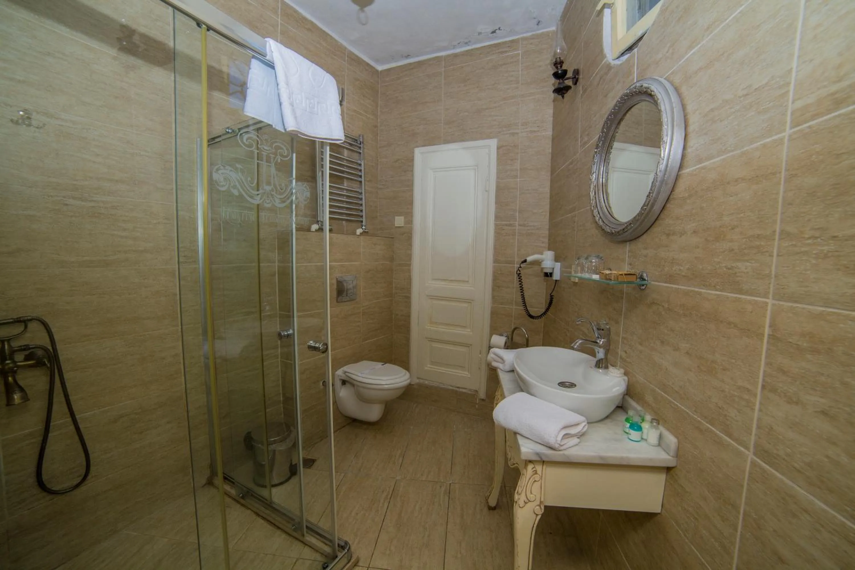 Bathroom in HHK Hotel