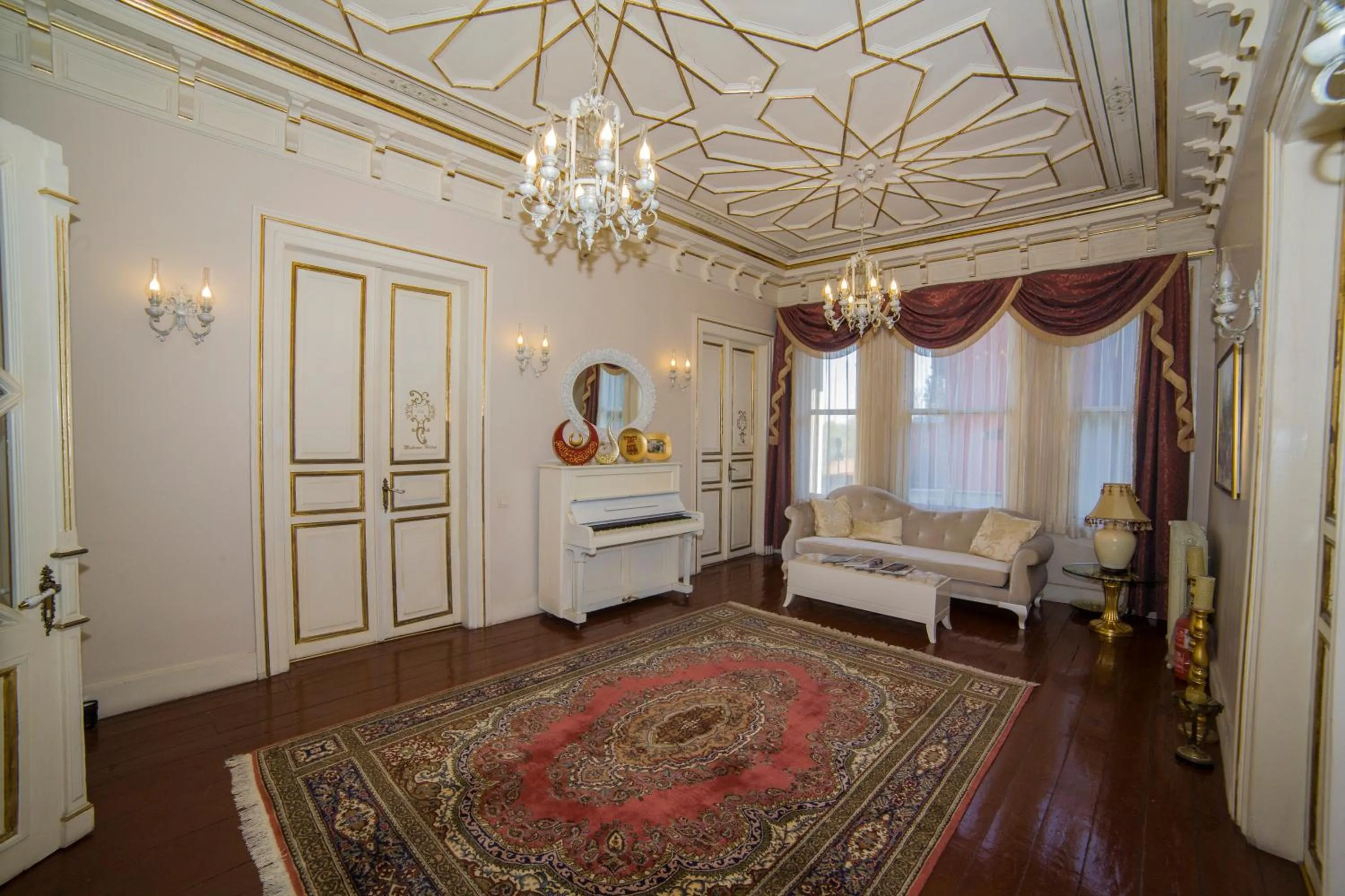 Patio, Bed in HHK Hotel