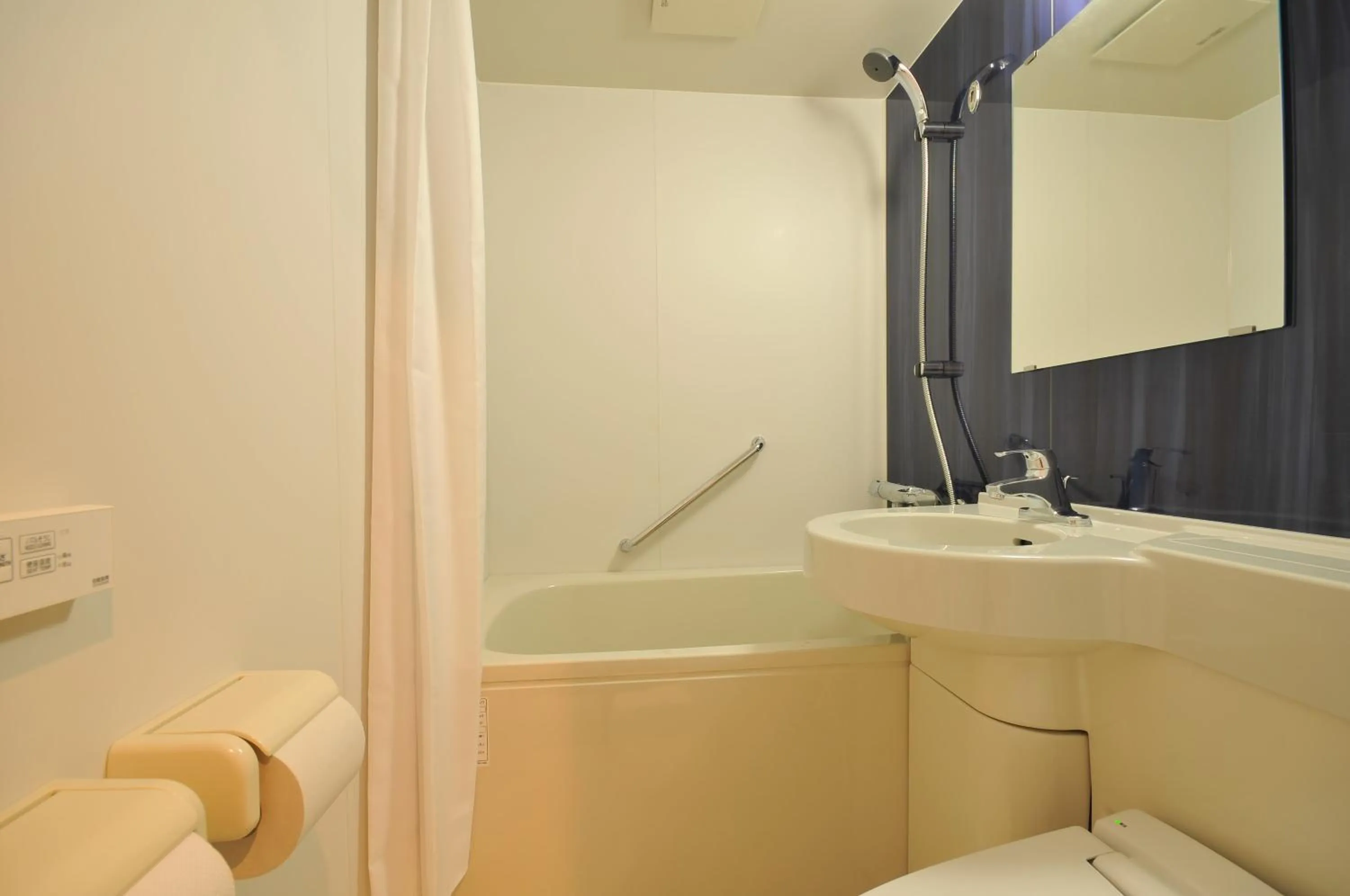 Shower in Grand Park Hotel The Luxueux Minami Kashiwa