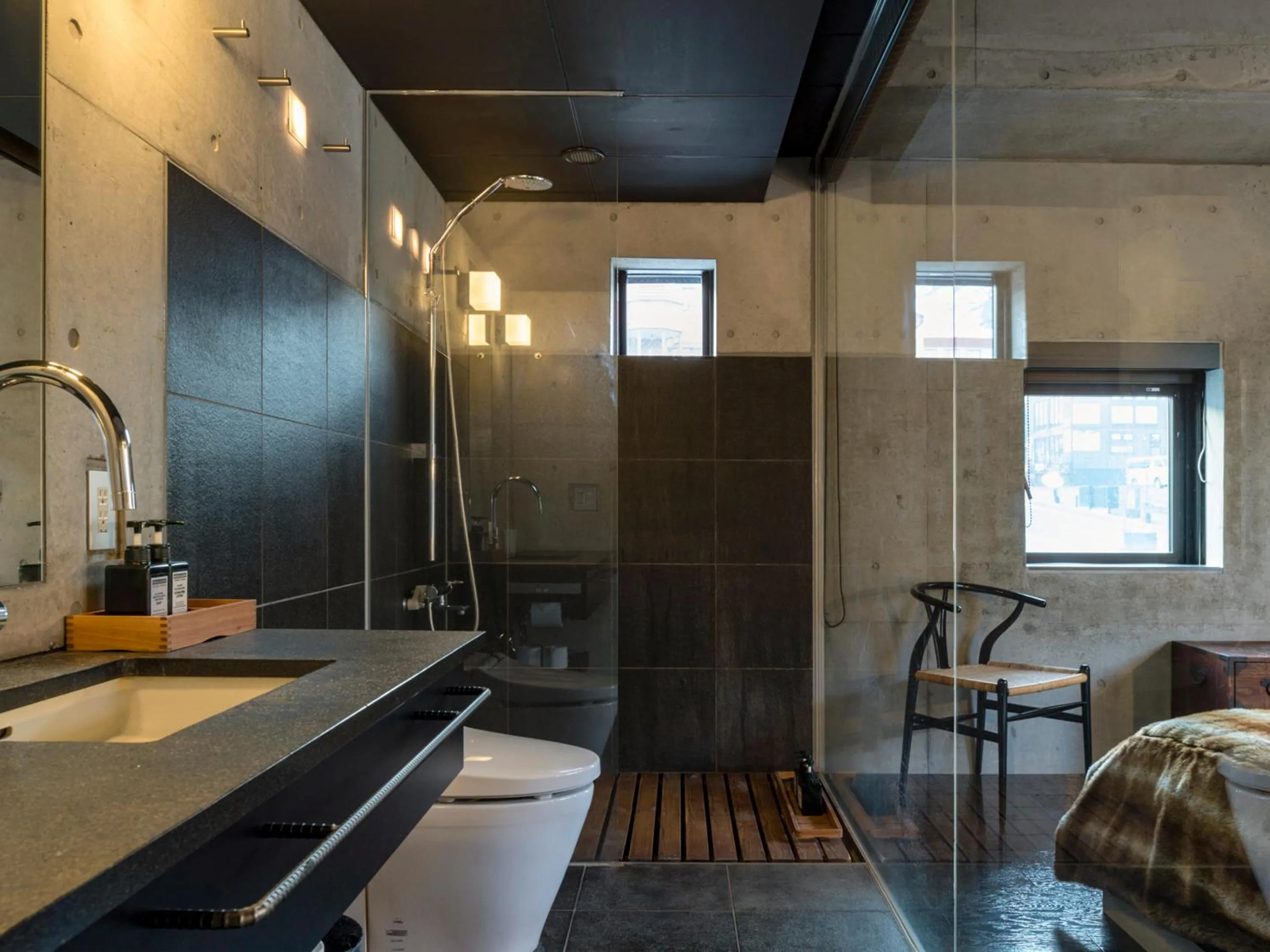 Shower in Suiboku