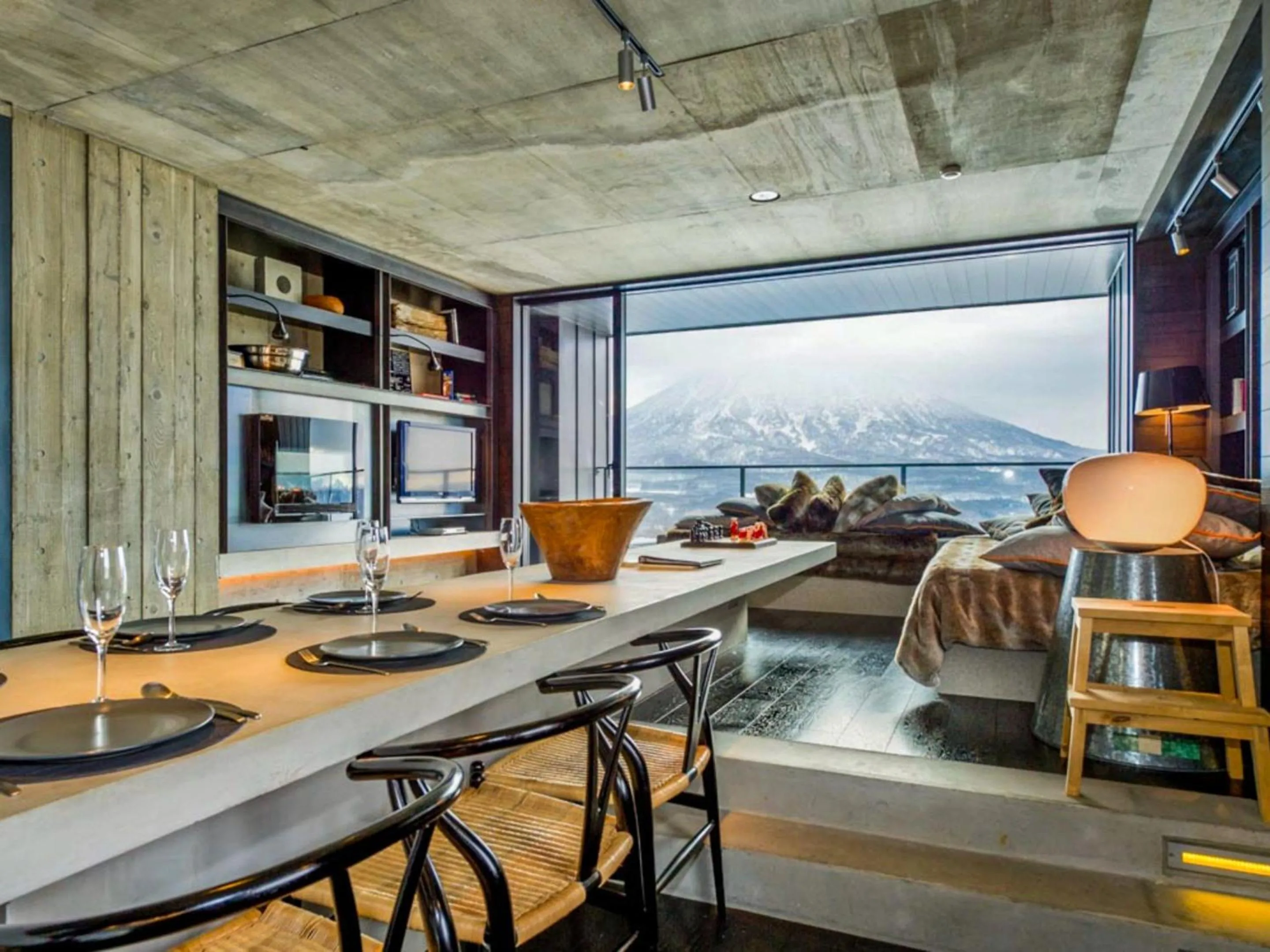 Dining area in Suiboku